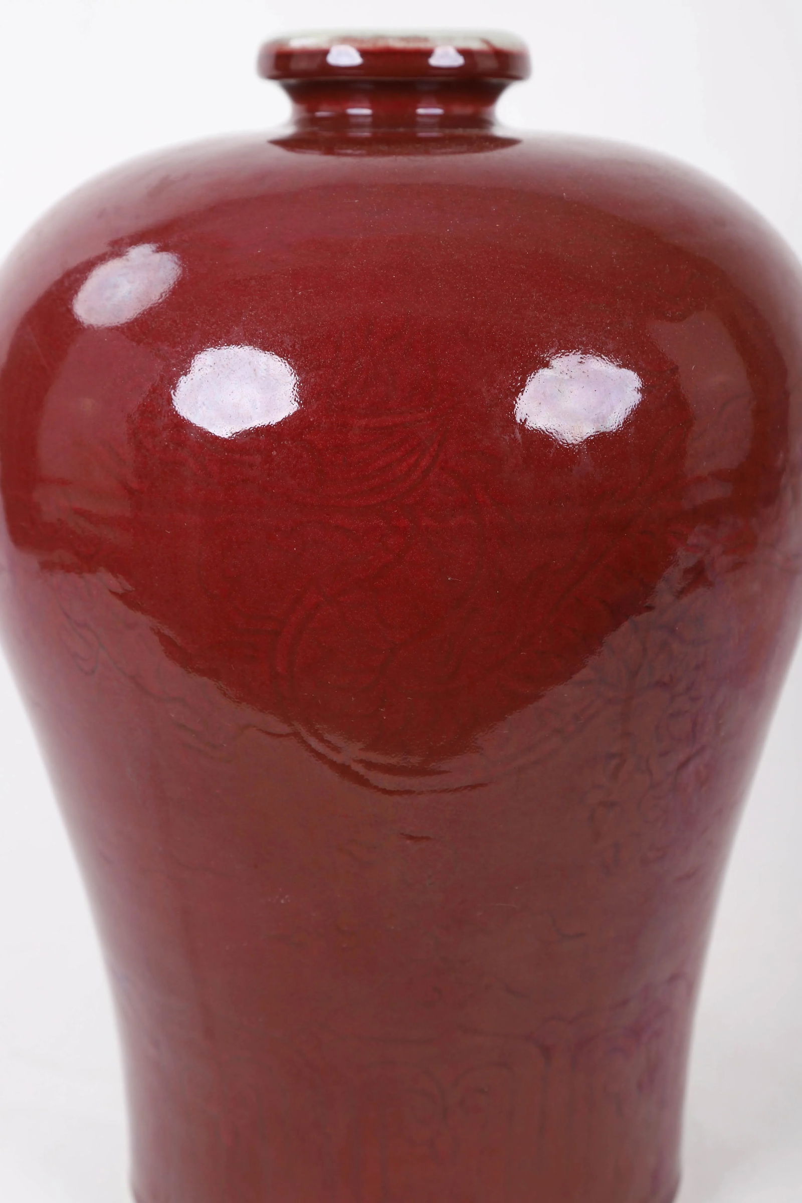 20th-Century Chinese Red-Glazed Vase - 4