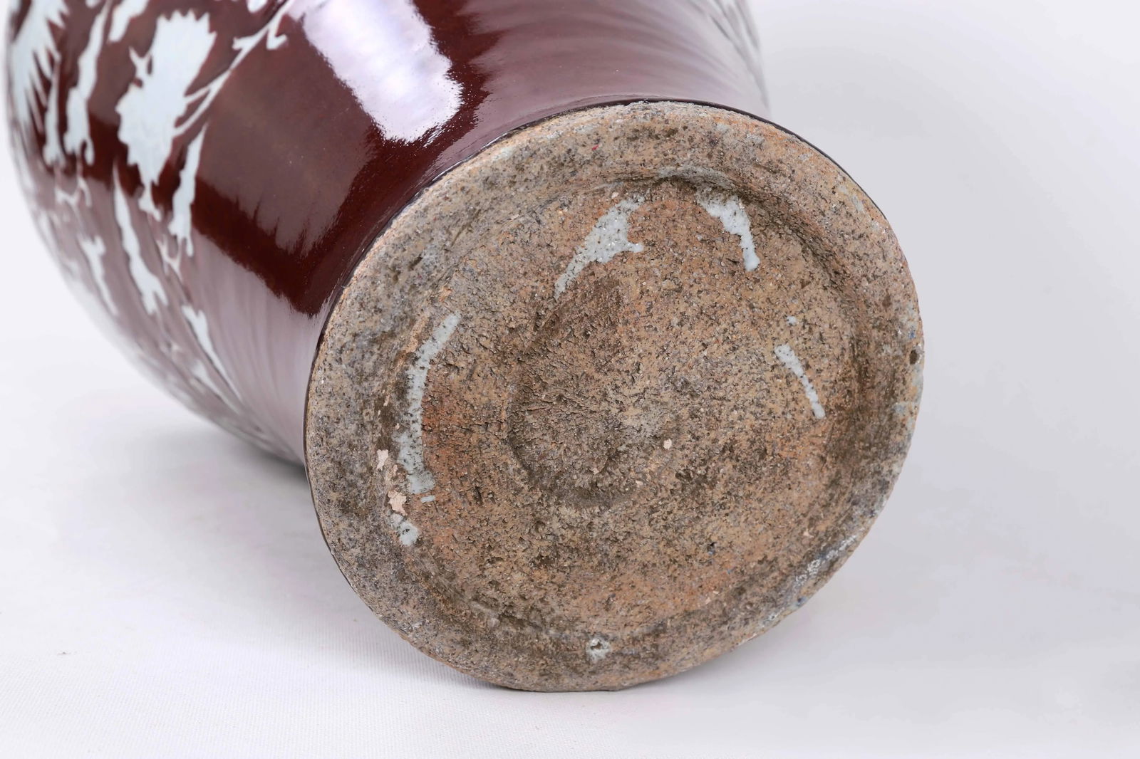 Early 20th-Century Chinese Red-Glazed Vase With Carved White Phoenix and Floral Motifs. - 11