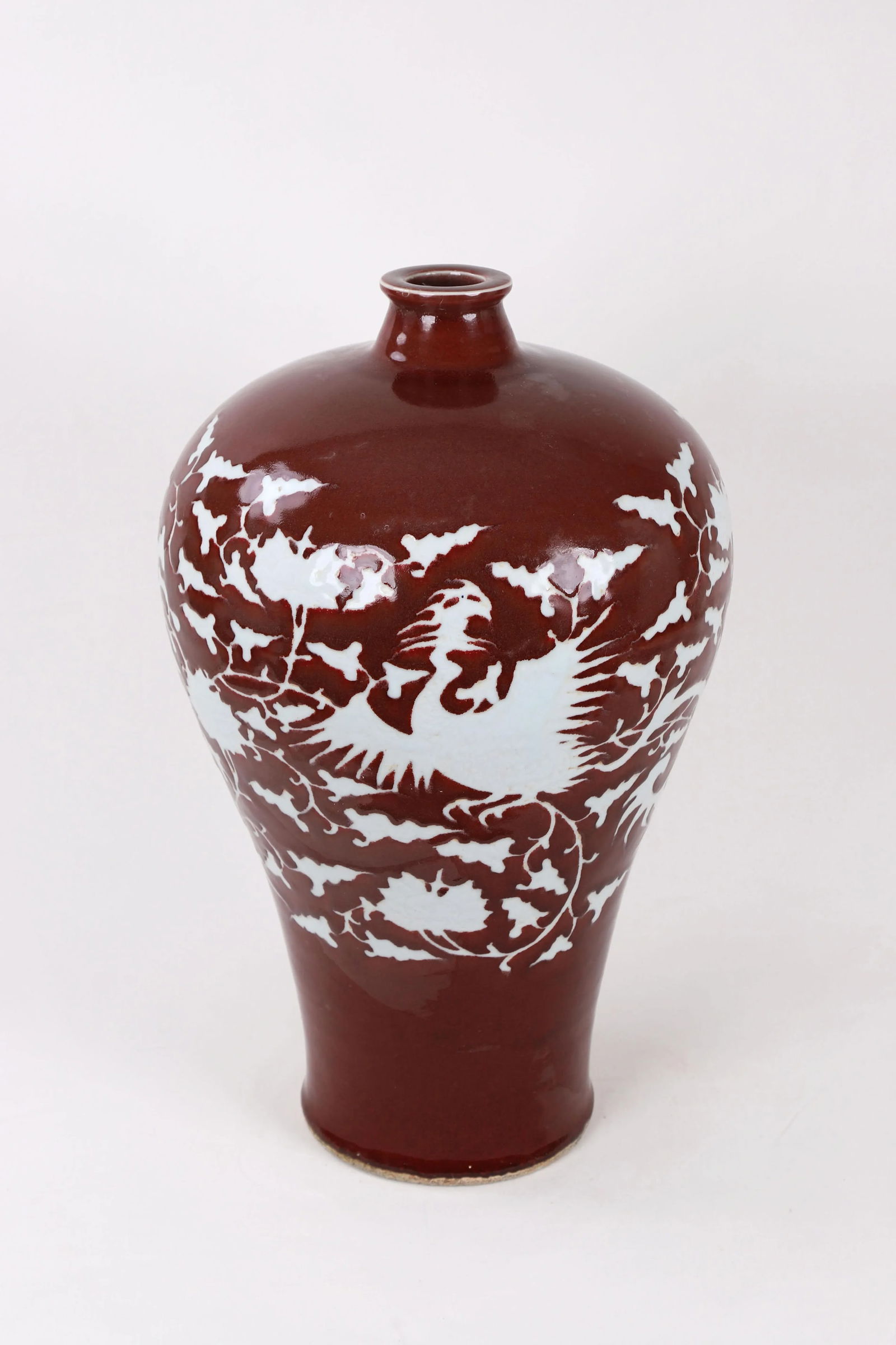 Early 20th-Century Chinese Red-Glazed Vase With Carved White Phoenix and Floral Motifs. - 6