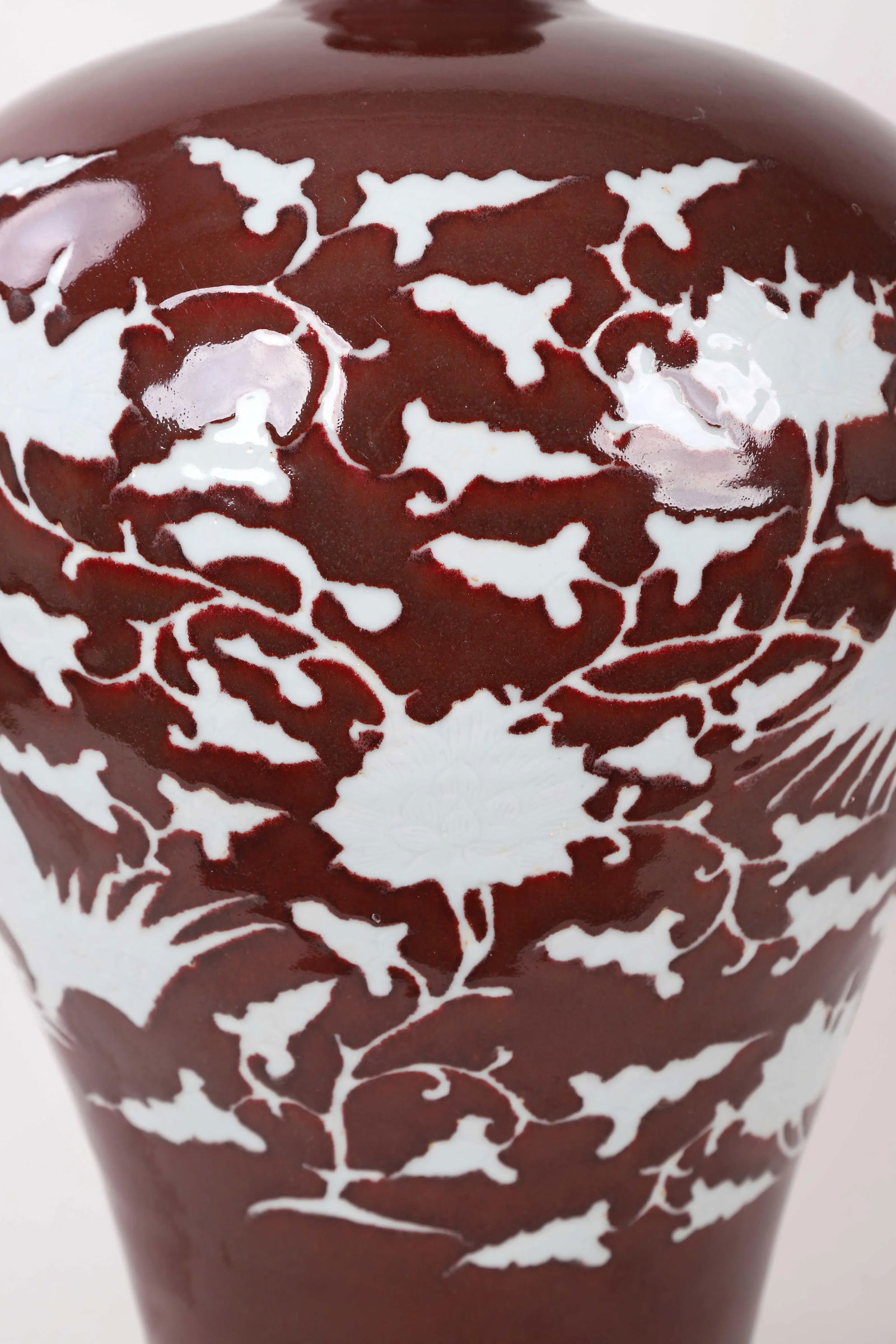 Early 20th-Century Chinese Red-Glazed Vase With Carved White Phoenix and Floral Motifs. - 8