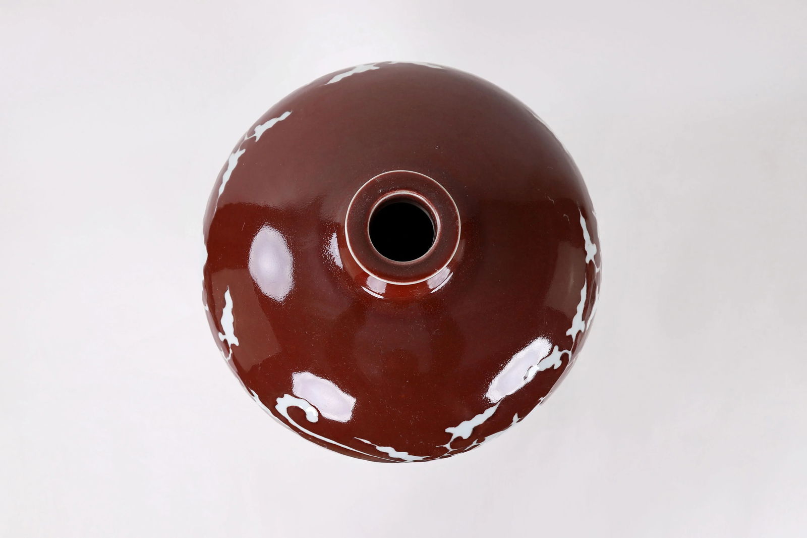 Early 20th-Century Chinese Red-Glazed Vase With Carved White Phoenix and Floral Motifs. - 9