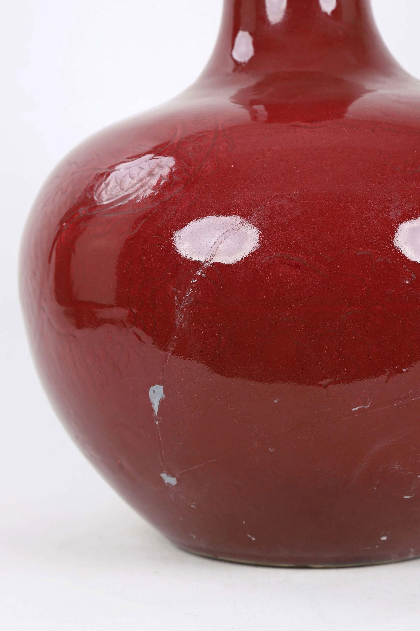 A 20th-Century Chinese Red-Glazed Dragon-Patterned Lestial Globe Vase (Restored) - 4