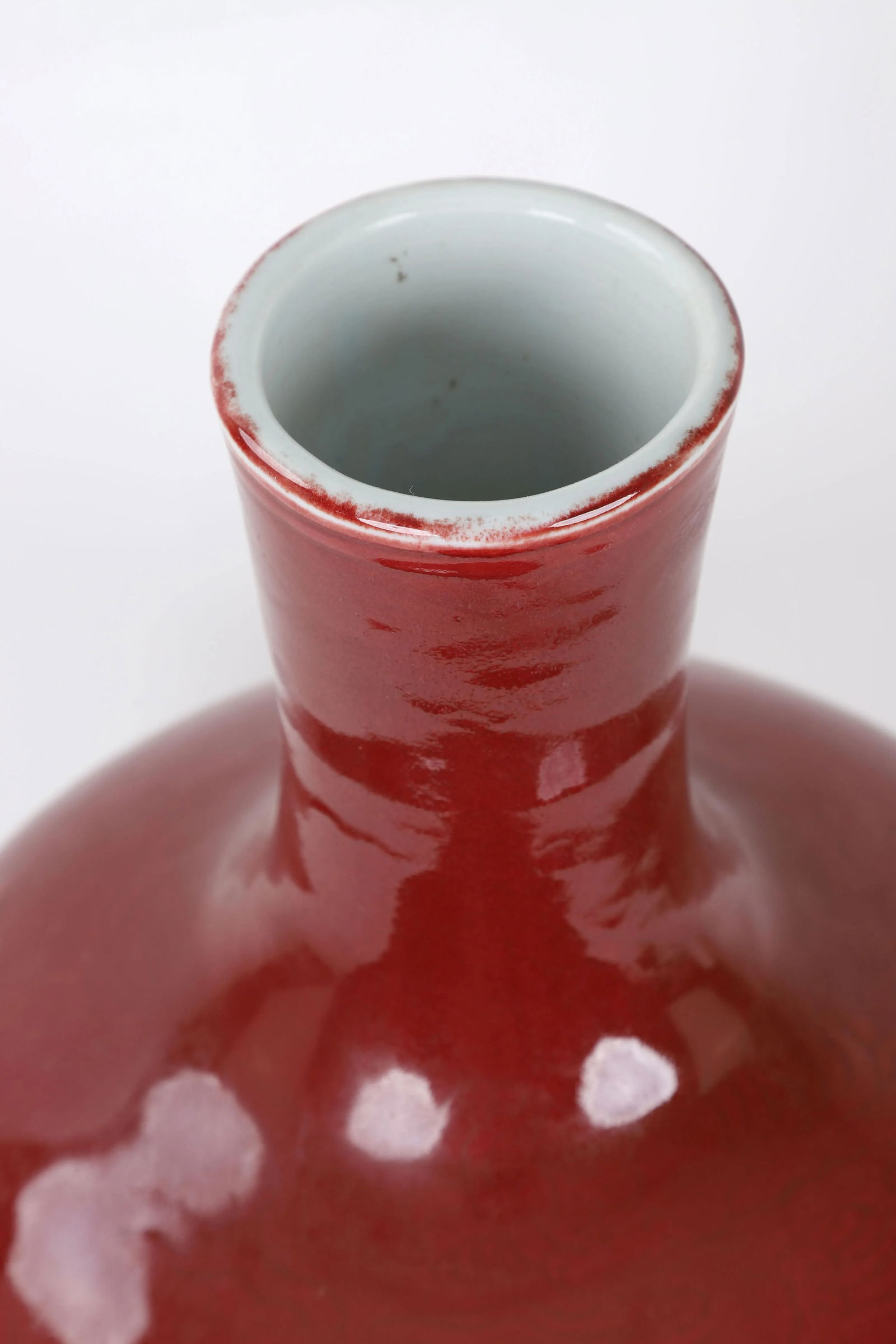 A 20th-Century Chinese Red-Glazed Dragon-Patterned Lestial Globe Vase (Restored) - 5