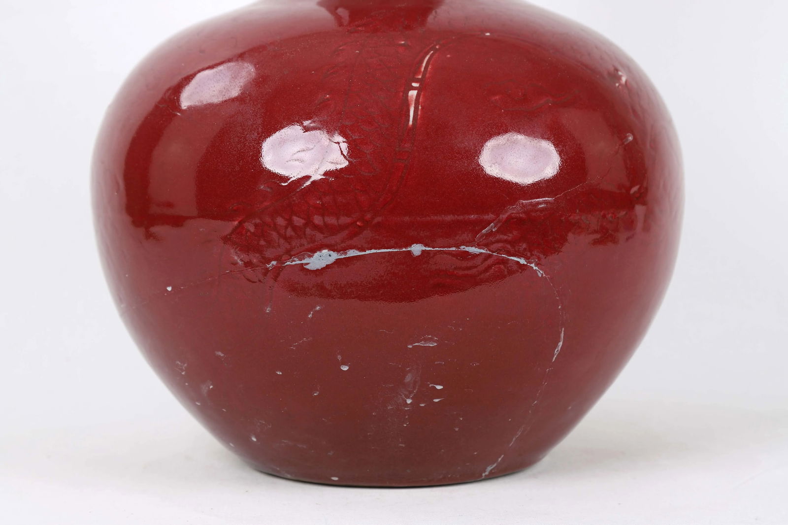 A 20th-Century Chinese Red-Glazed Dragon-Patterned Lestial Globe Vase (Restored) - 6