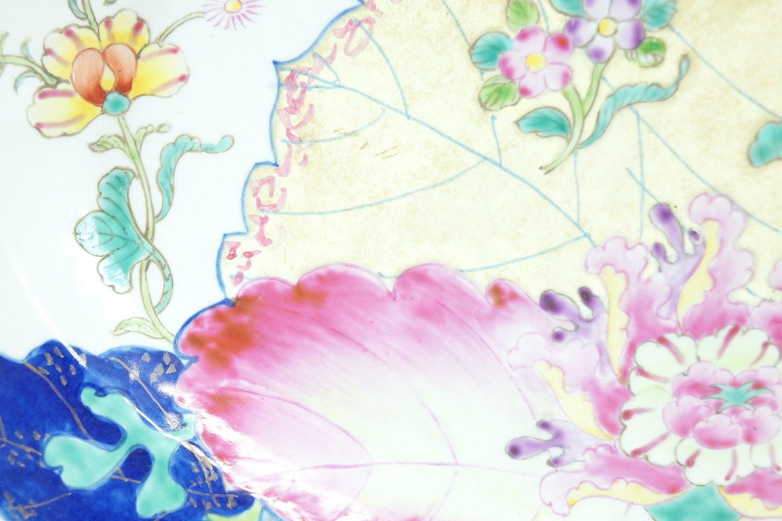 Antique 18th-Century Chinese Export Tobacco Leaf Porcelain Platter - 4