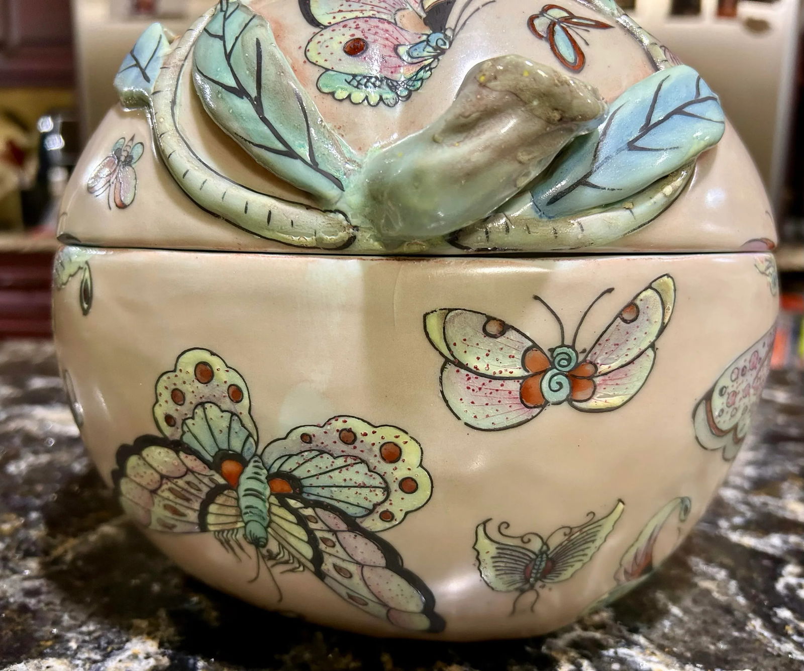 Antique 19th Century Chinese Porcelain Tabletop Ware, With Soft Pastel Colors in the Famille Rose Pa - 12