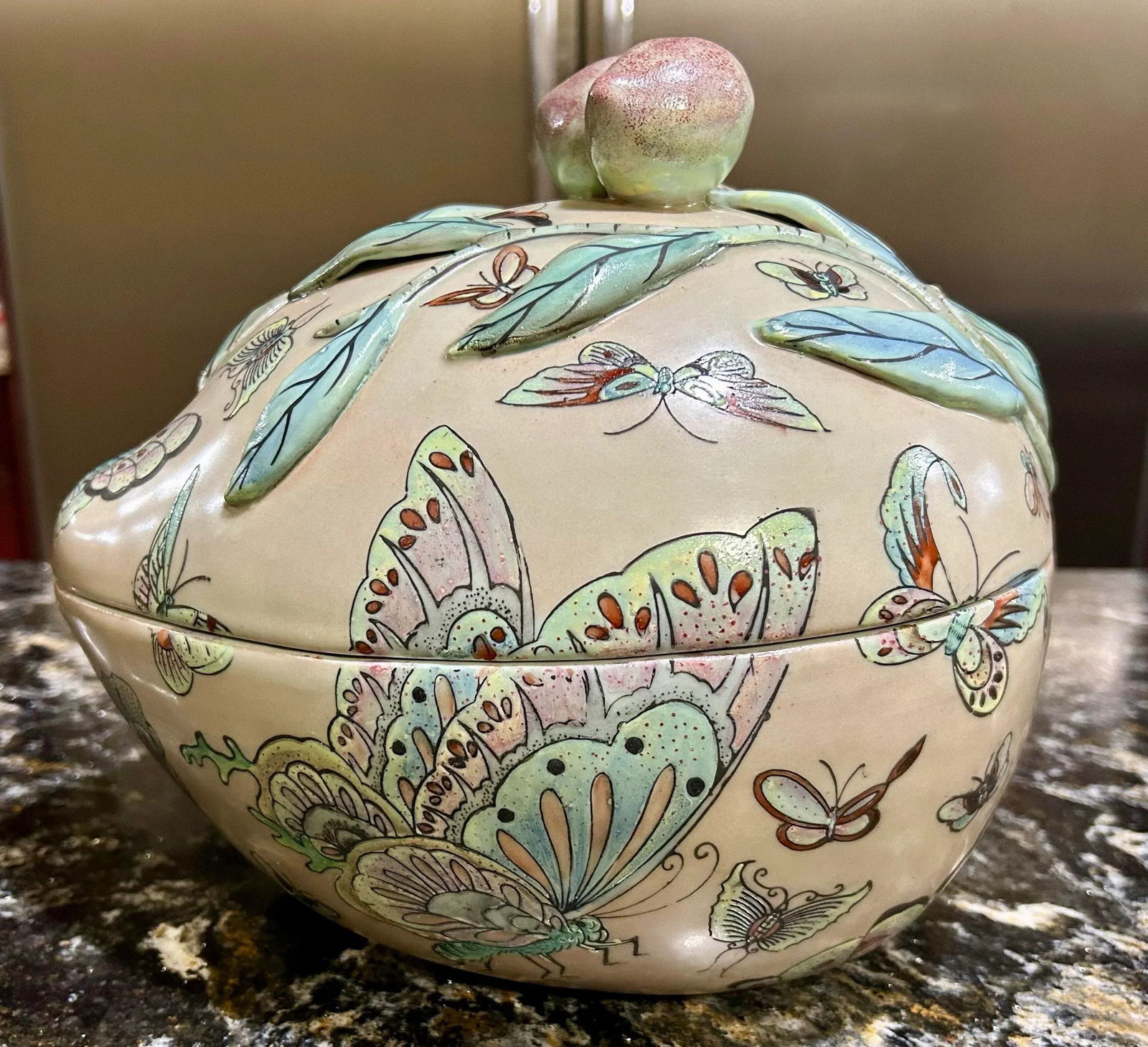 Antique 19th Century Chinese Porcelain Tabletop Ware, With Soft Pastel Colors in the Famille Rose Pa - 2