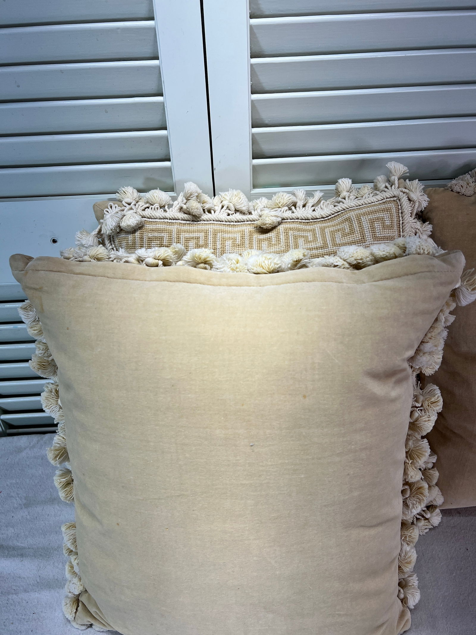 Vintage Needlepoint Petite Point Botanical Greek Key Border Floral Center Tassel Trim Down Filled Pi - 9