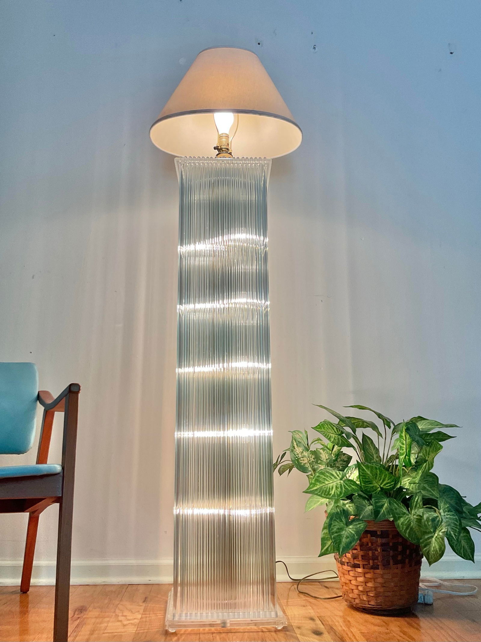 Mid-Century Lucite and Glass Rod Monumental Floor Lamp Attributed to Gaetano Sciolari, Circa 1970 - 11