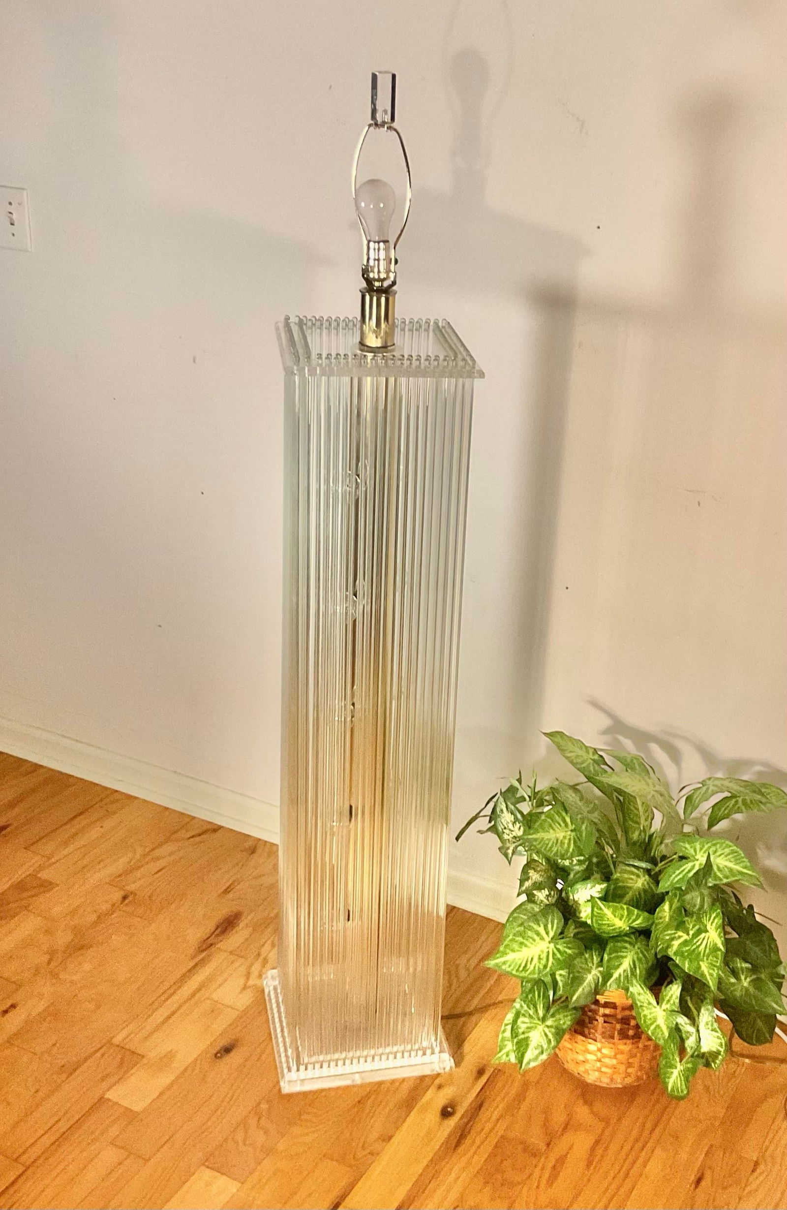 Mid-Century Lucite and Glass Rod Monumental Floor Lamp Attributed to Gaetano Sciolari, Circa 1970 - 9