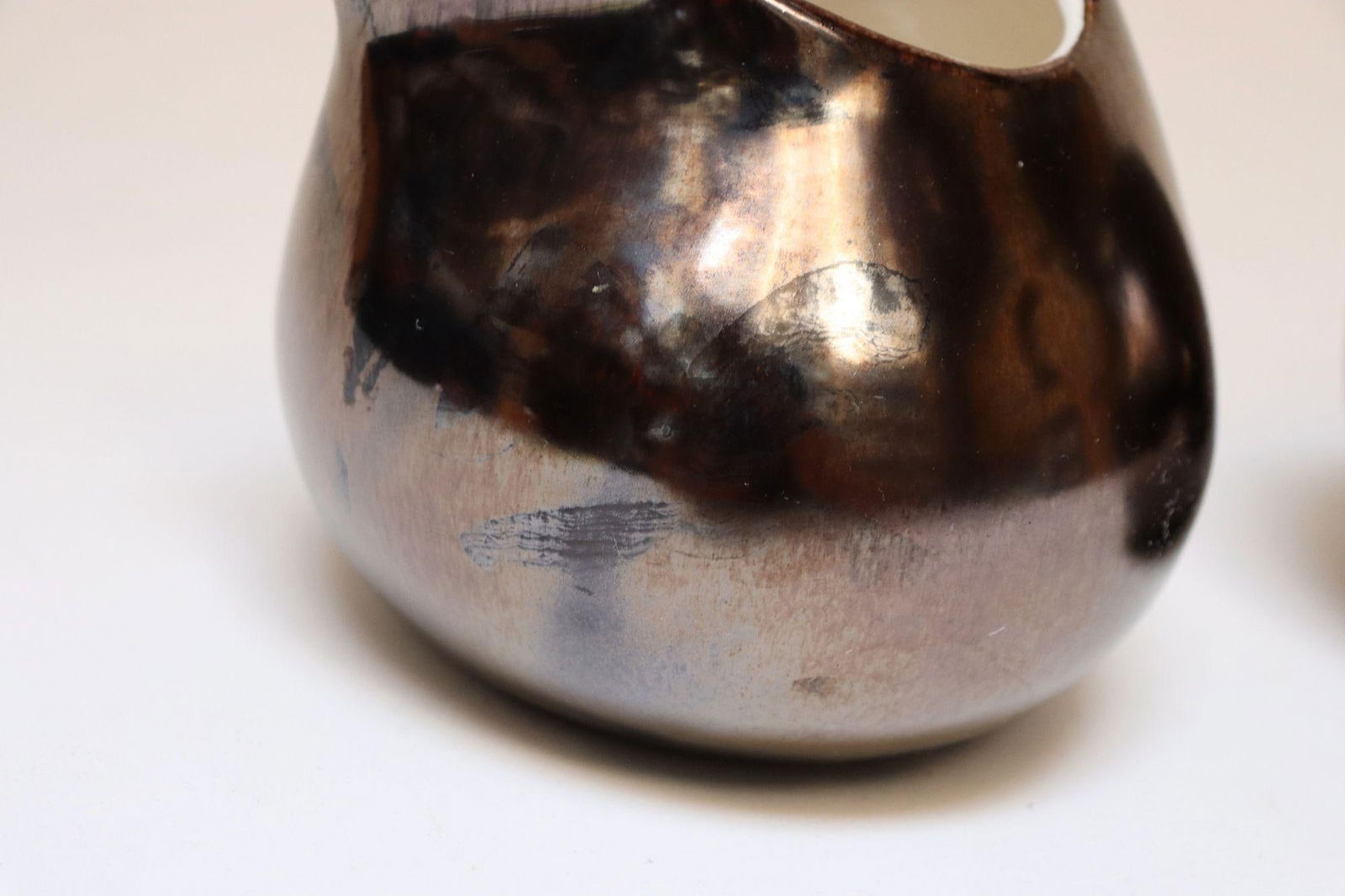 Set of Two Vintage Eva Zeisel Ceramic "Town and Country" Pitchers for Red Wing - 7