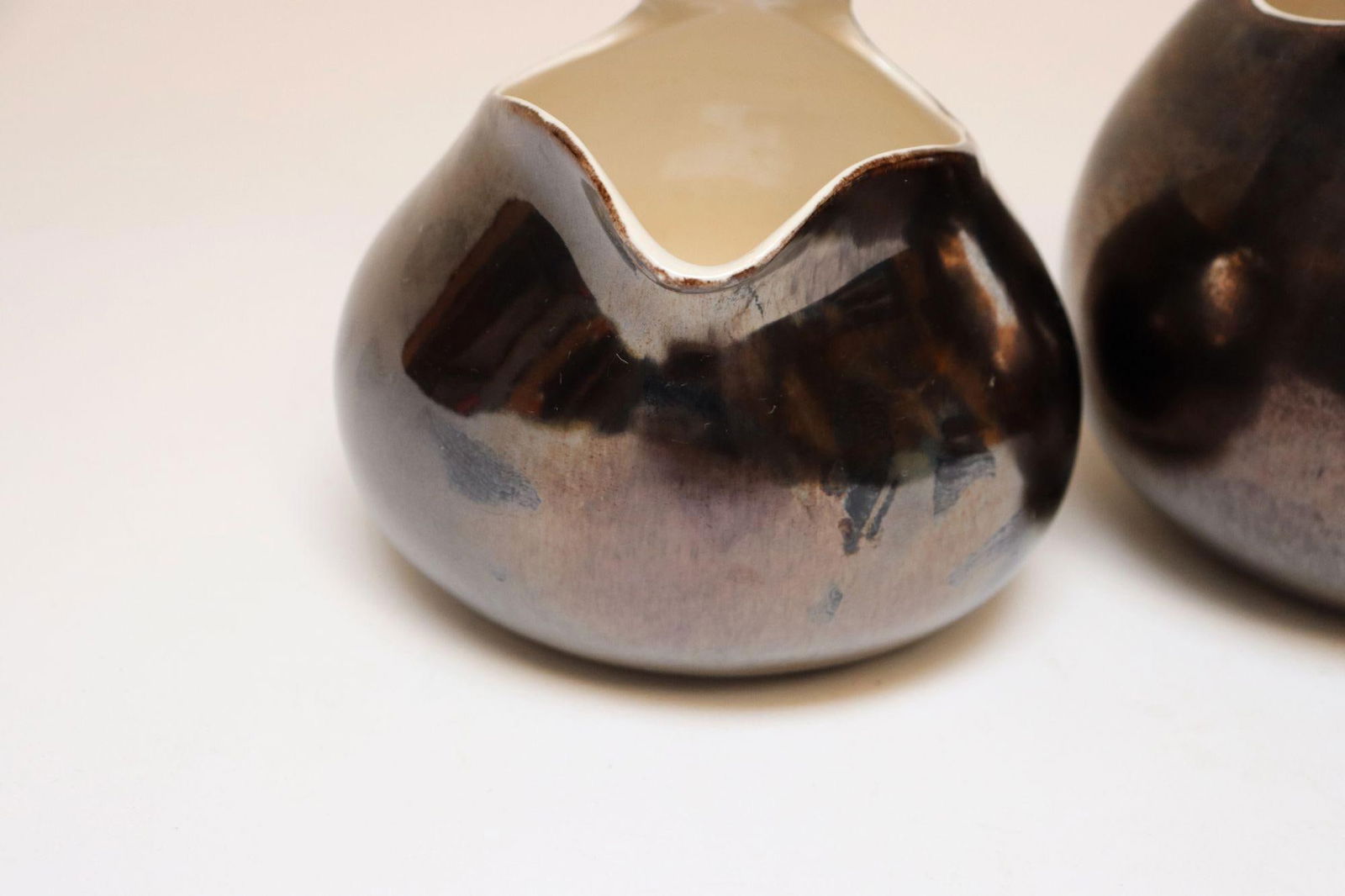 Set of Two Vintage Eva Zeisel Ceramic "Town and Country" Pitchers for Red Wing - 9