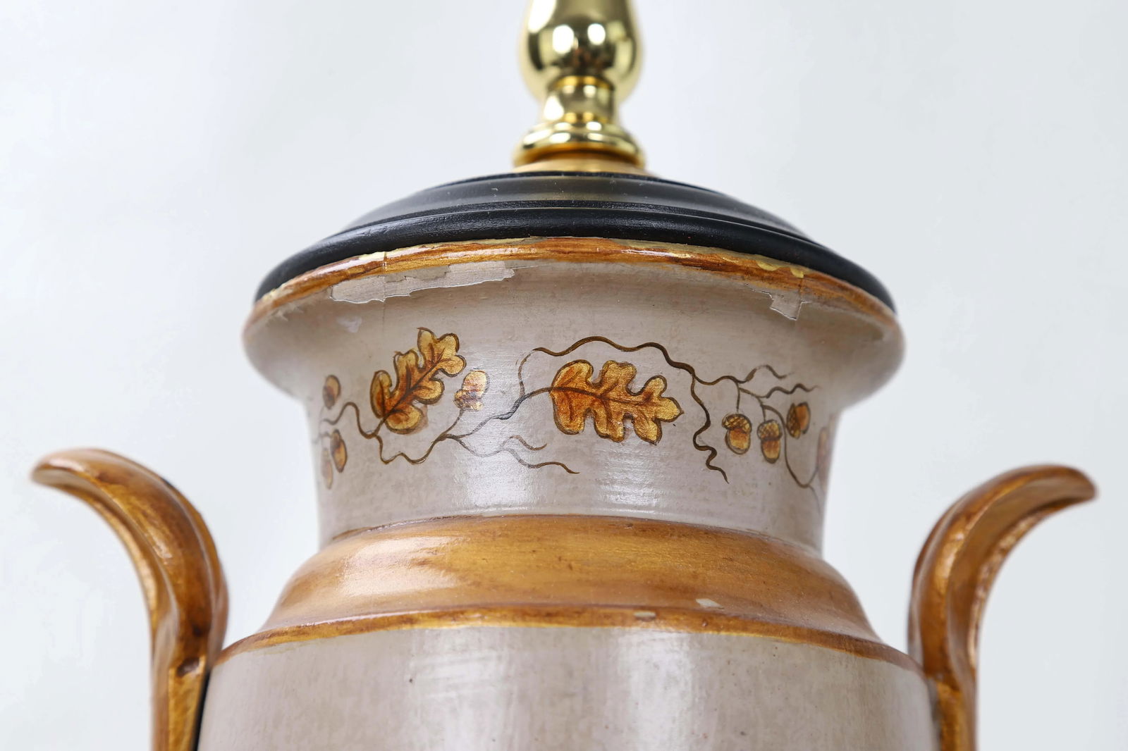Vintage Cream and Gold Squirrel and Acorns Trophy Cup Lamp - 8