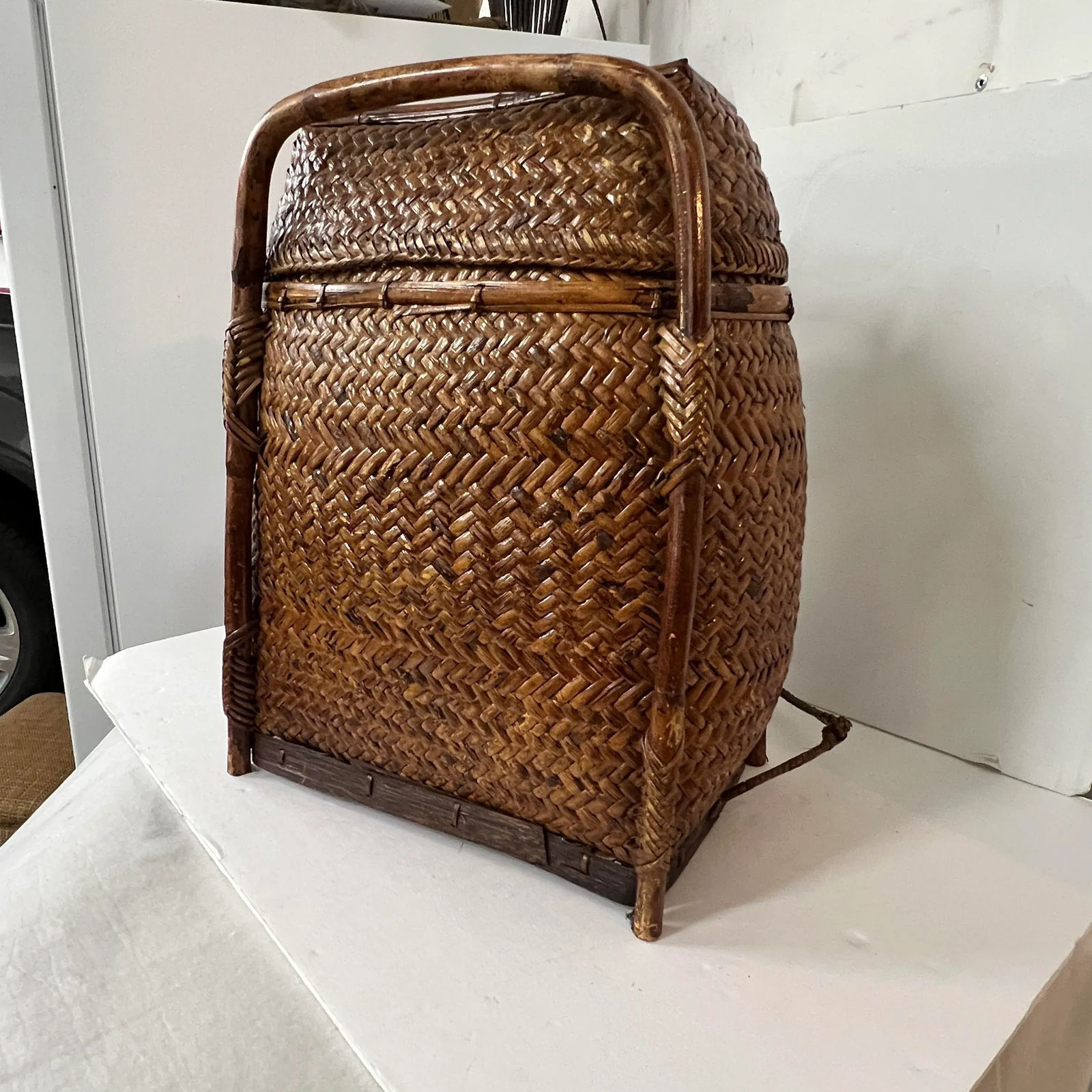 Vintage Japanese Tall Basket With Carrying Handles Attributed to Takashimaya, Chinoiserie, Academia - 2