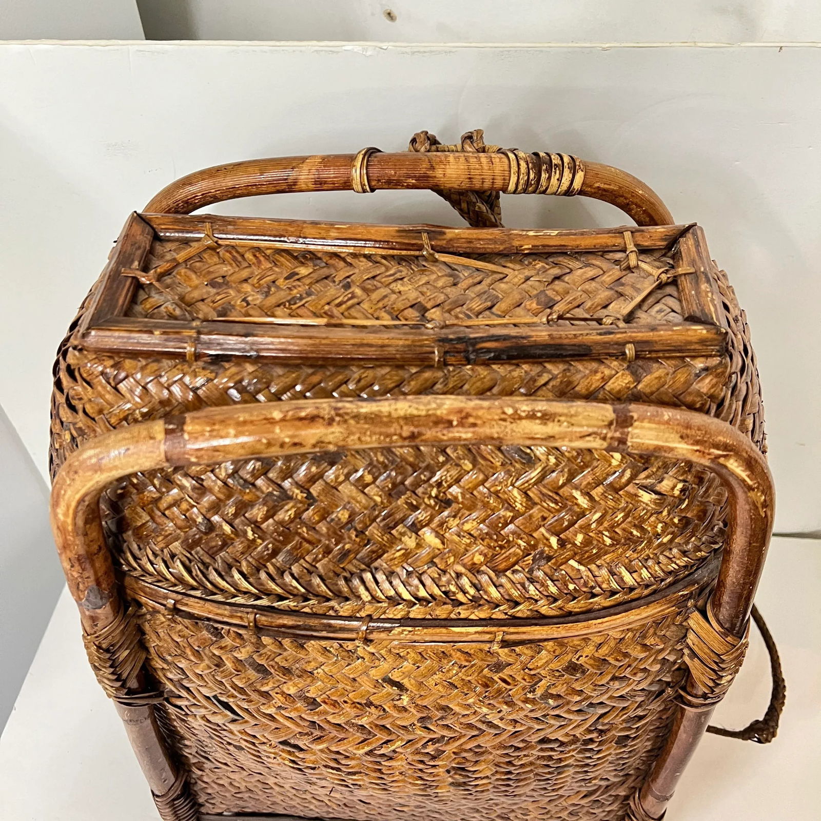 Vintage Japanese Tall Basket With Carrying Handles Attributed to Takashimaya, Chinoiserie, Academia - 7