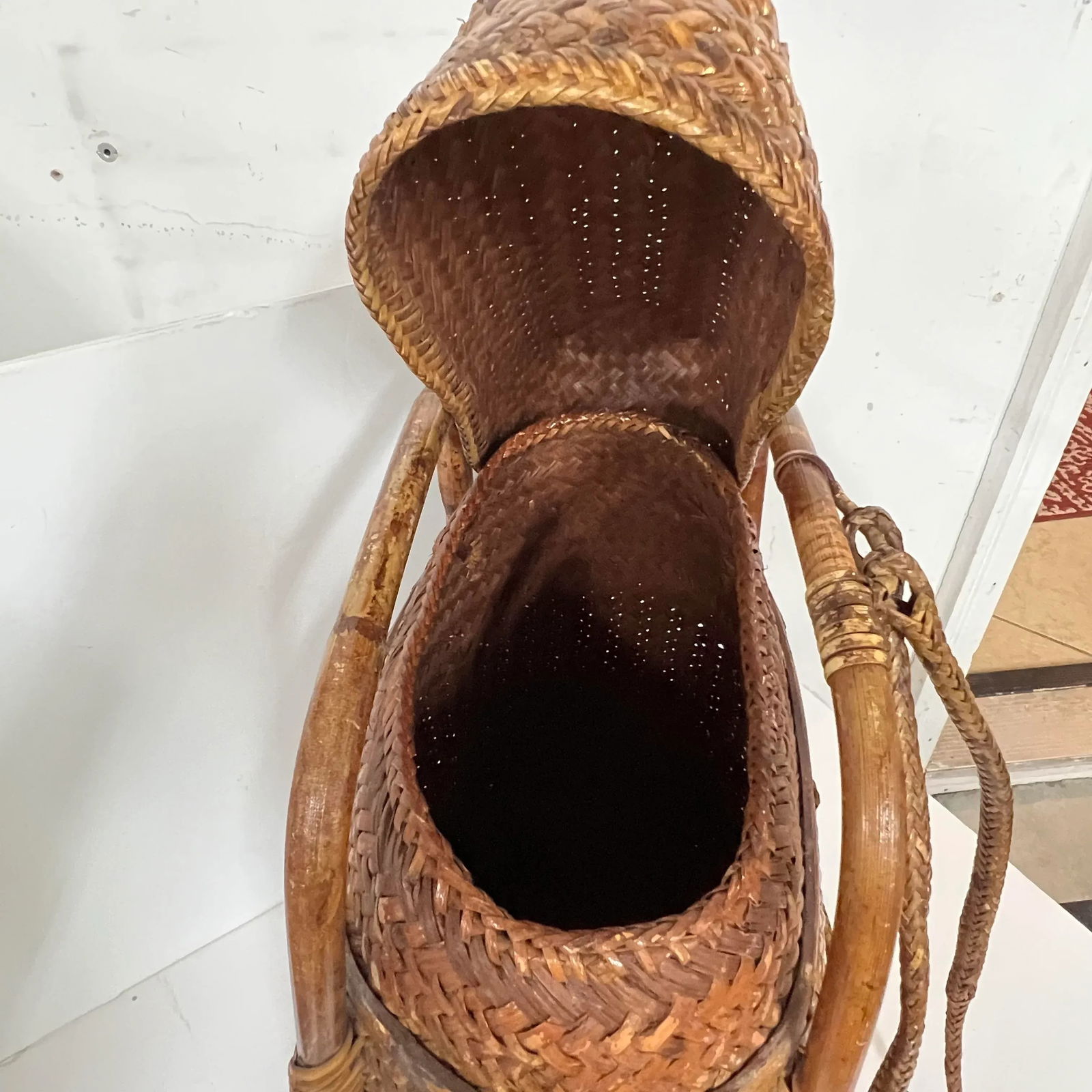 Vintage Japanese Tall Basket With Carrying Handles Attributed to Takashimaya, Chinoiserie, Academia - 9