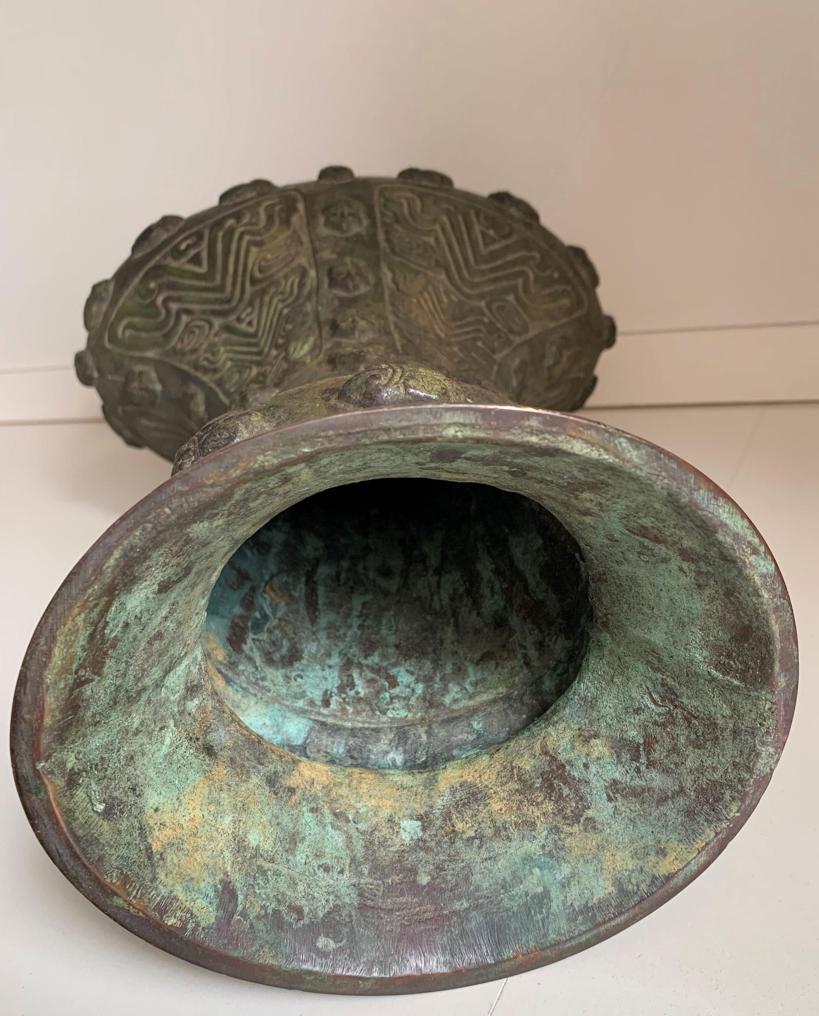 Chinese Achaistic Late Shang Dynasty Inlaid Bronze Gu Vessel - 10