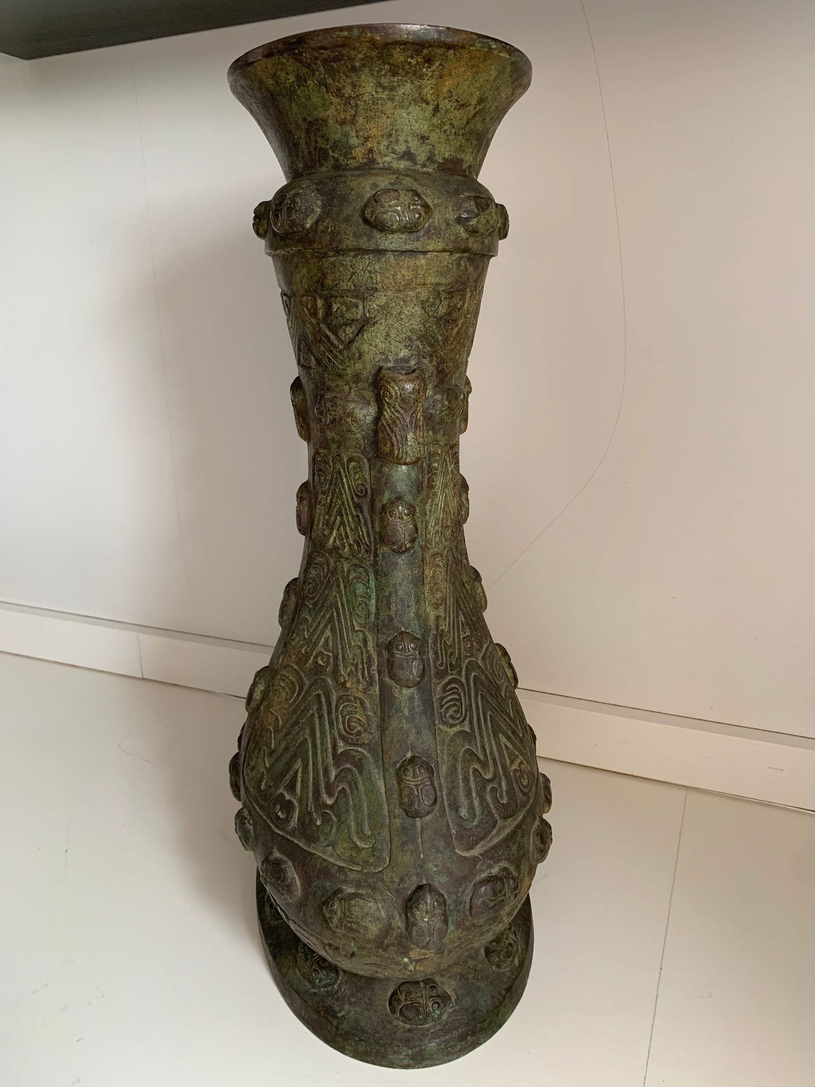 Chinese Achaistic Late Shang Dynasty Inlaid Bronze Gu Vessel - 4