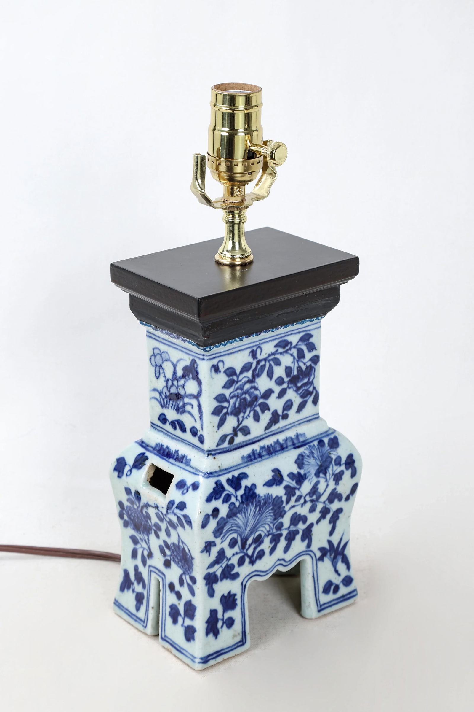 Vintage Blue and White Porcelain Bell Bottom Incense Burner Lamp - 3