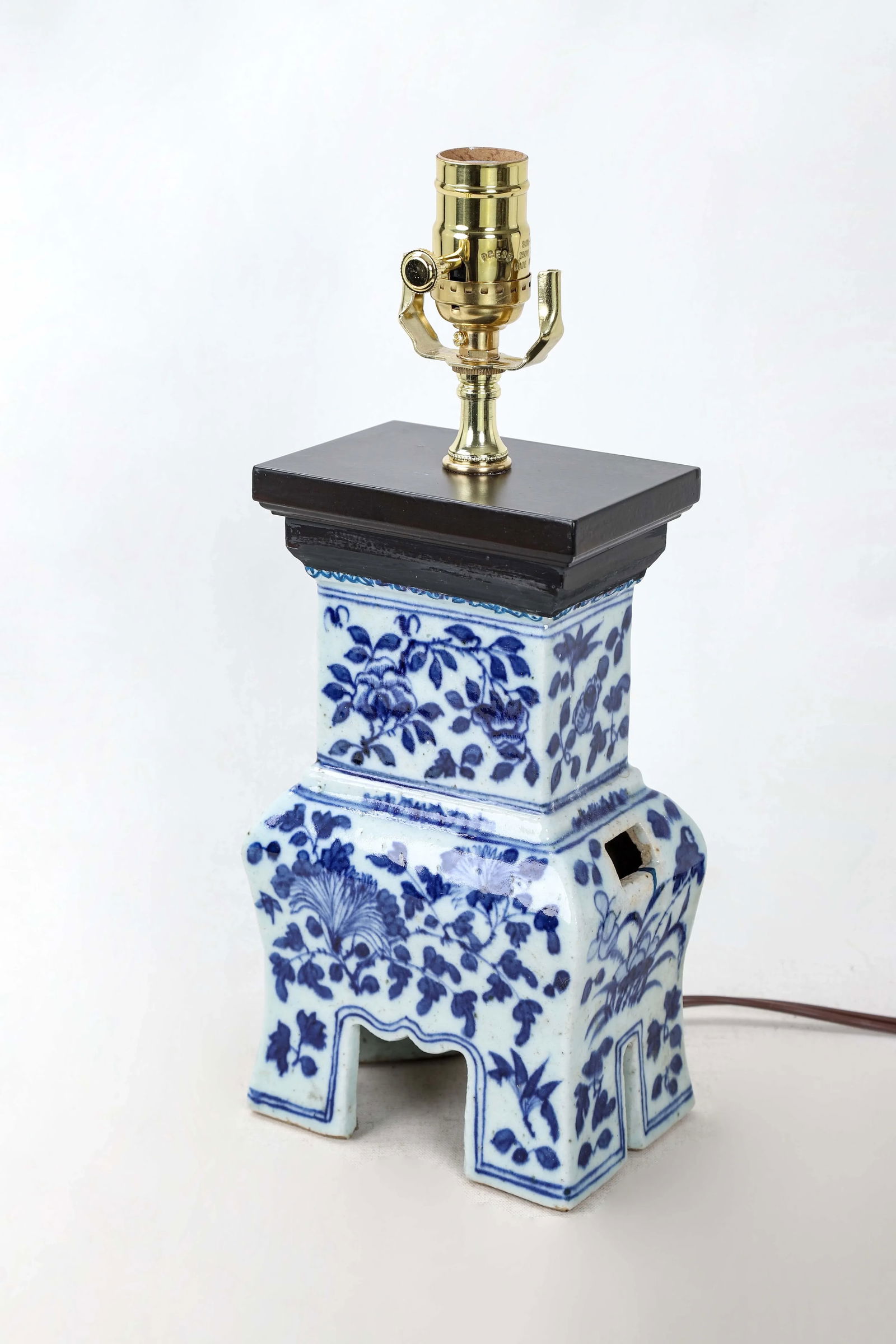 Vintage Blue and White Porcelain Bell Bottom Incense Burner Lamp - 4