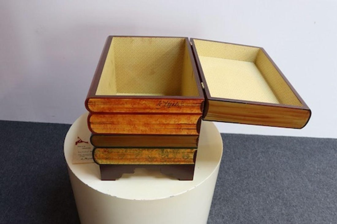 Vintage Trompe l'Oeil Faux Stacked Books Chest / Decorative Box by Don Andres - 7