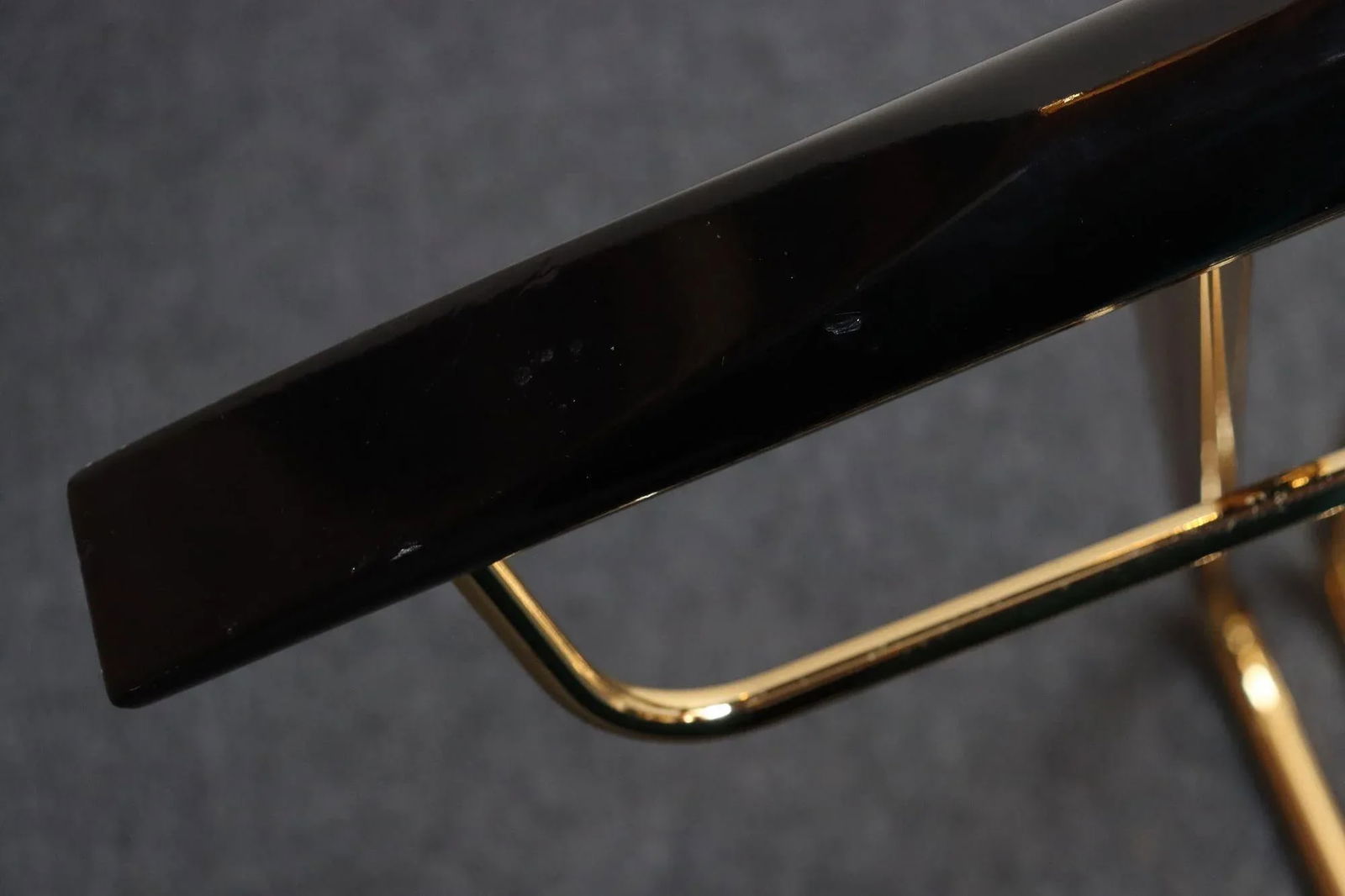 Pair of Vintage Italian Valets / Dress Boys in Polished Brass and Lacquered Wood - 10