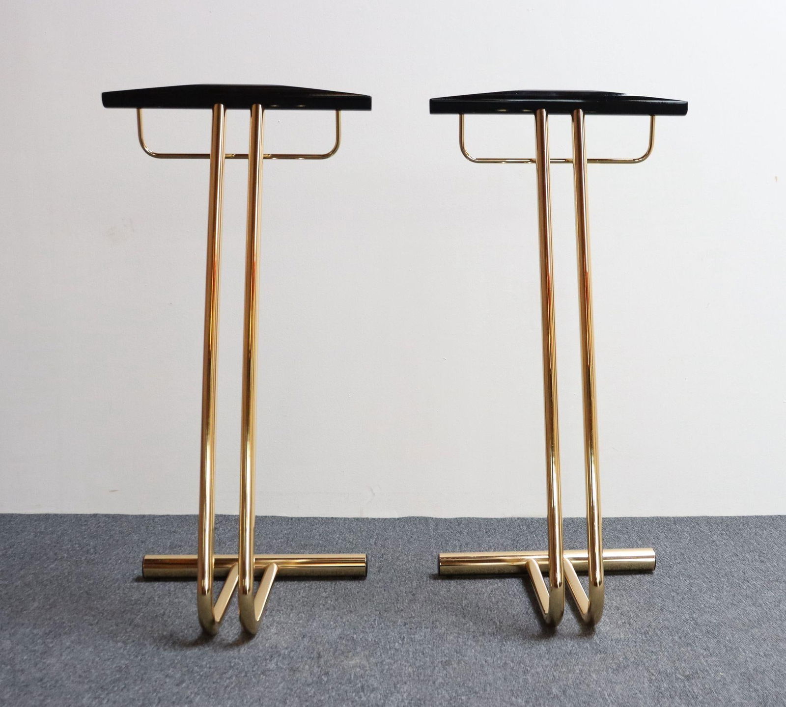 Pair of Vintage Italian Valets / Dress Boys in Polished Brass and Lacquered Wood - 6