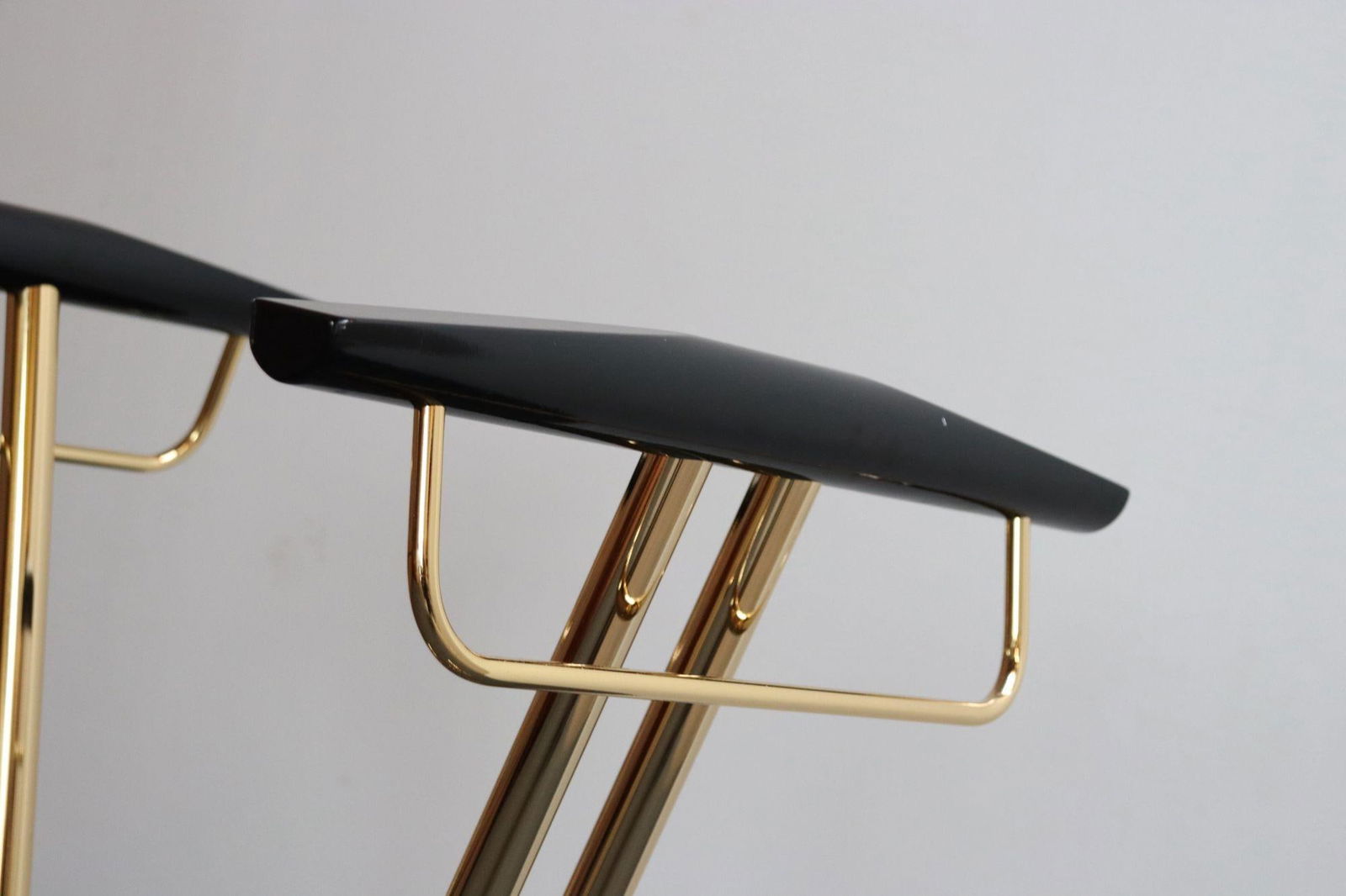 Pair of Vintage Italian Valets / Dress Boys in Polished Brass and Lacquered Wood - 8