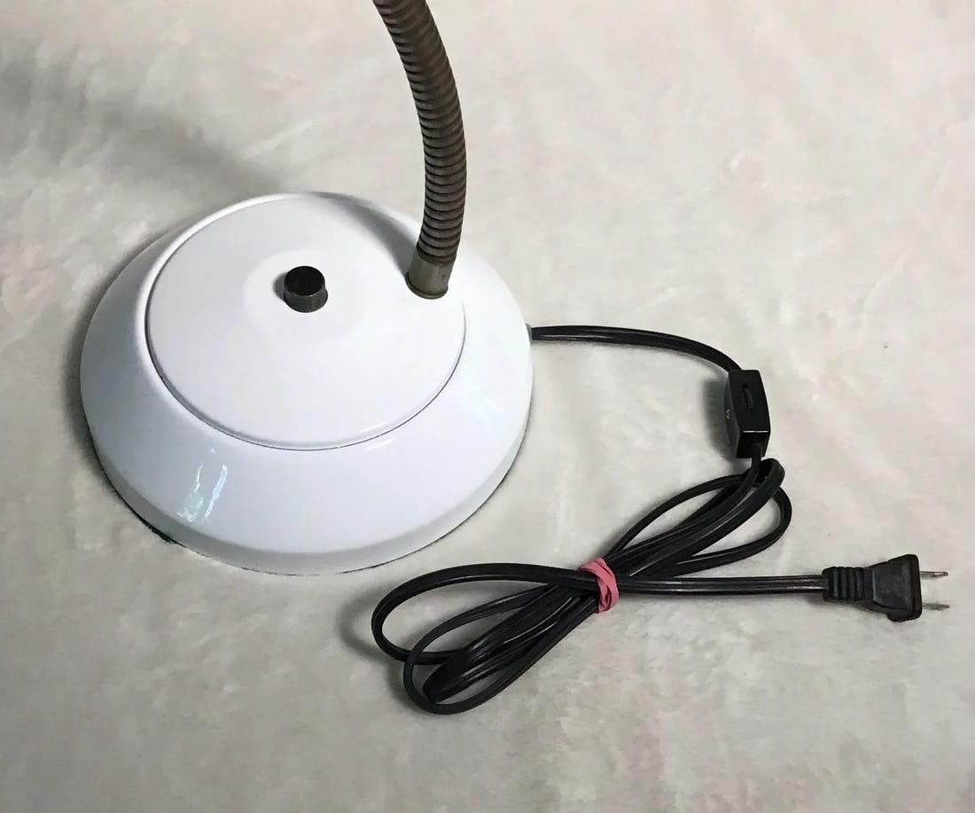 1950s Mid-Century Industrial White Metal Desk Lamp - 10