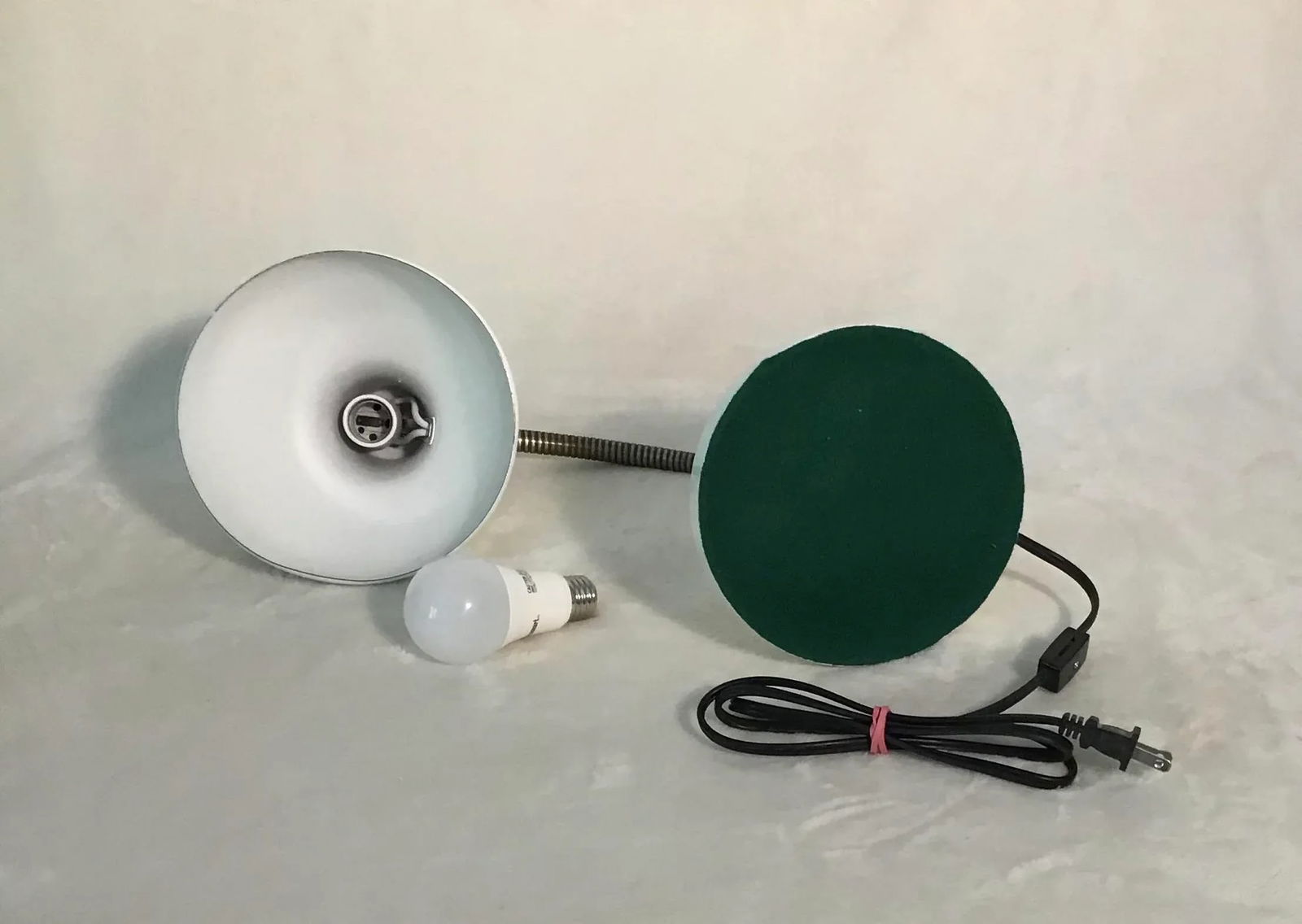 1950s Mid-Century Industrial White Metal Desk Lamp - 11