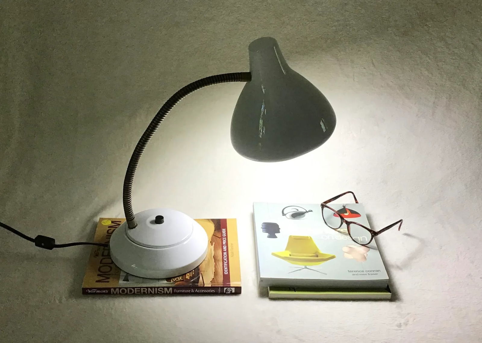 1950s Mid-Century Industrial White Metal Desk Lamp - 5