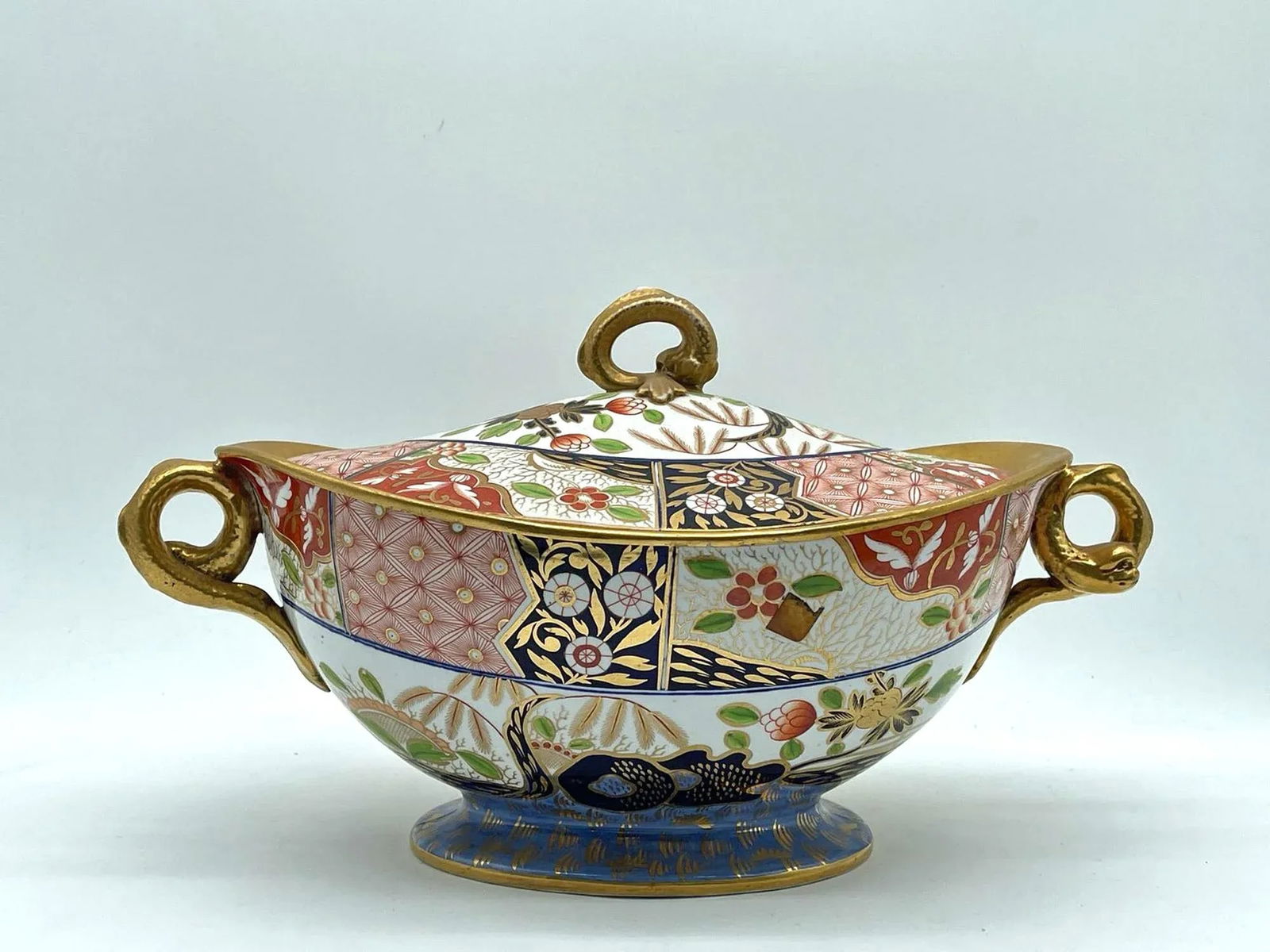 Exotic Grandeur: Spode Bone China Soup Tureen in "Rock & Tree" Imari Pattern (Pattern 1741) - 4
