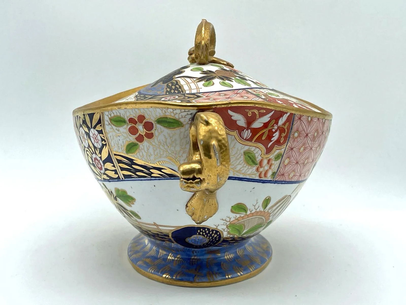 Exotic Grandeur: Spode Bone China Soup Tureen in "Rock & Tree" Imari Pattern (Pattern 1741) - 5