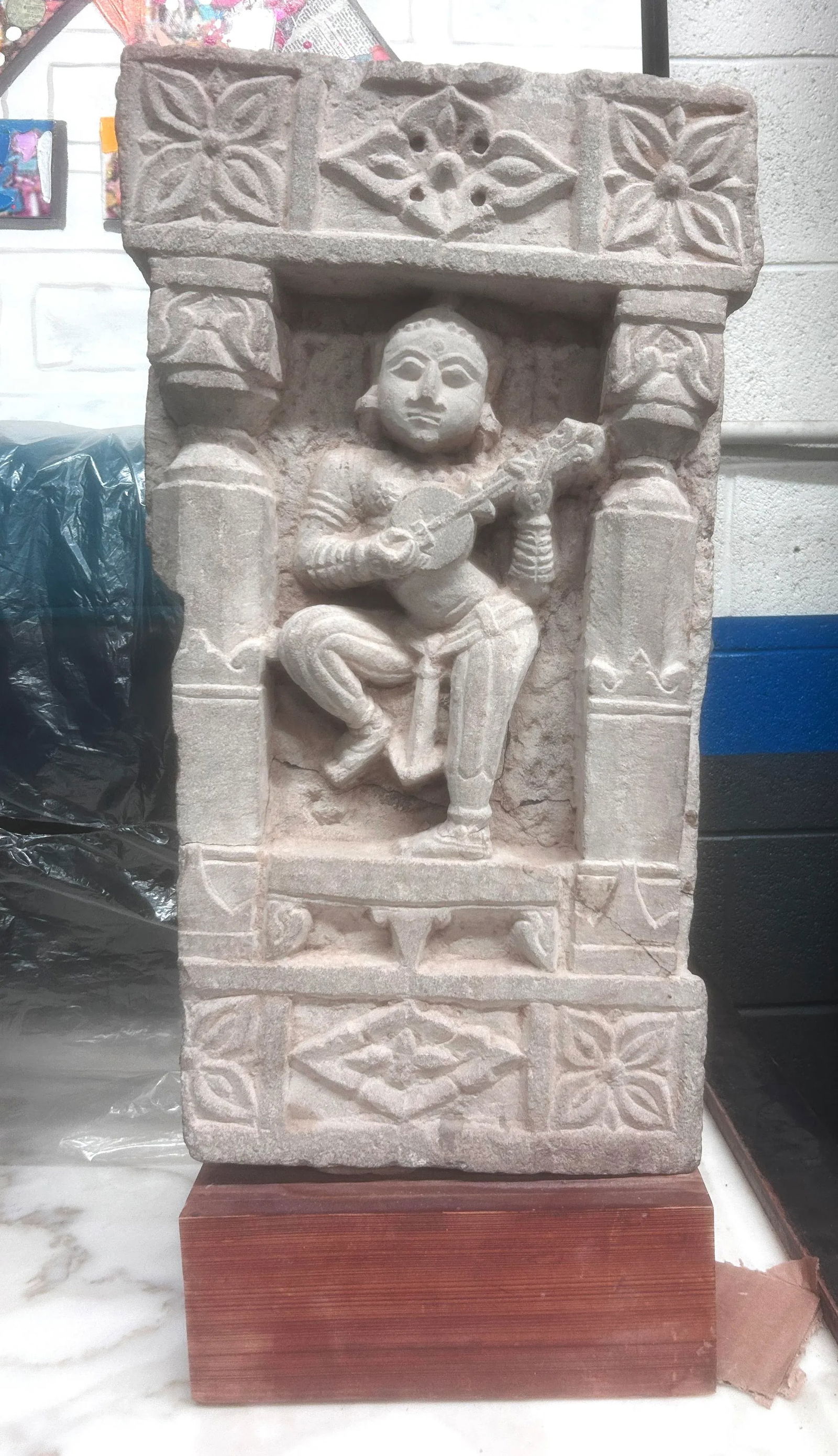 Late 19th Century Indian Tall Carved Sandstone Dancing Hindu Goddess Musician Relief Stele - 5