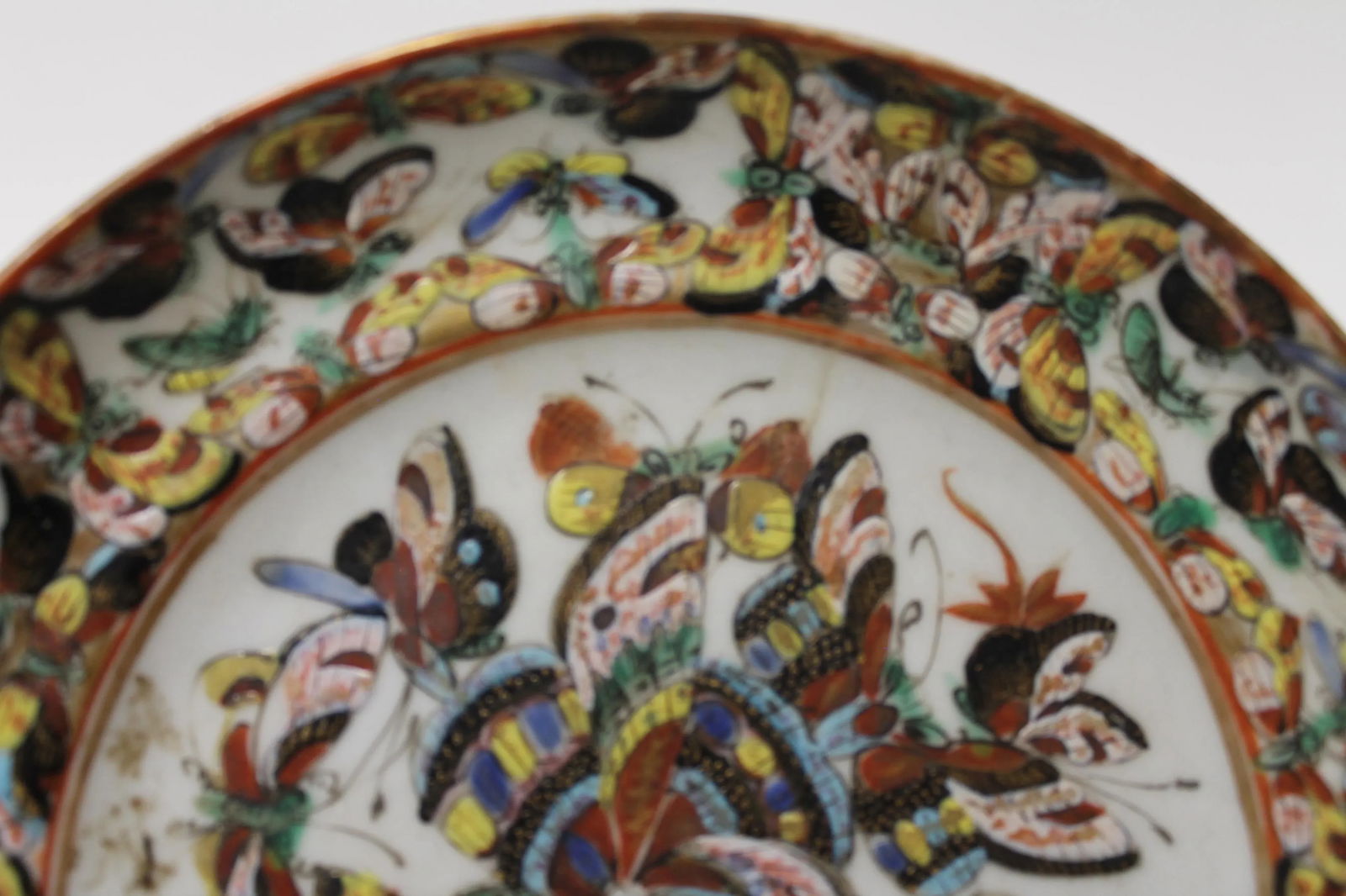 19th-Century Chinese Export Porcelain Plates in the Popular "Thousand Butterfly" - 2