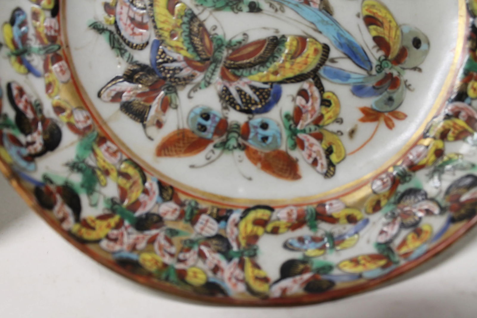 19th-Century Chinese Export Porcelain Plates in the Popular "Thousand Butterfly" - 3