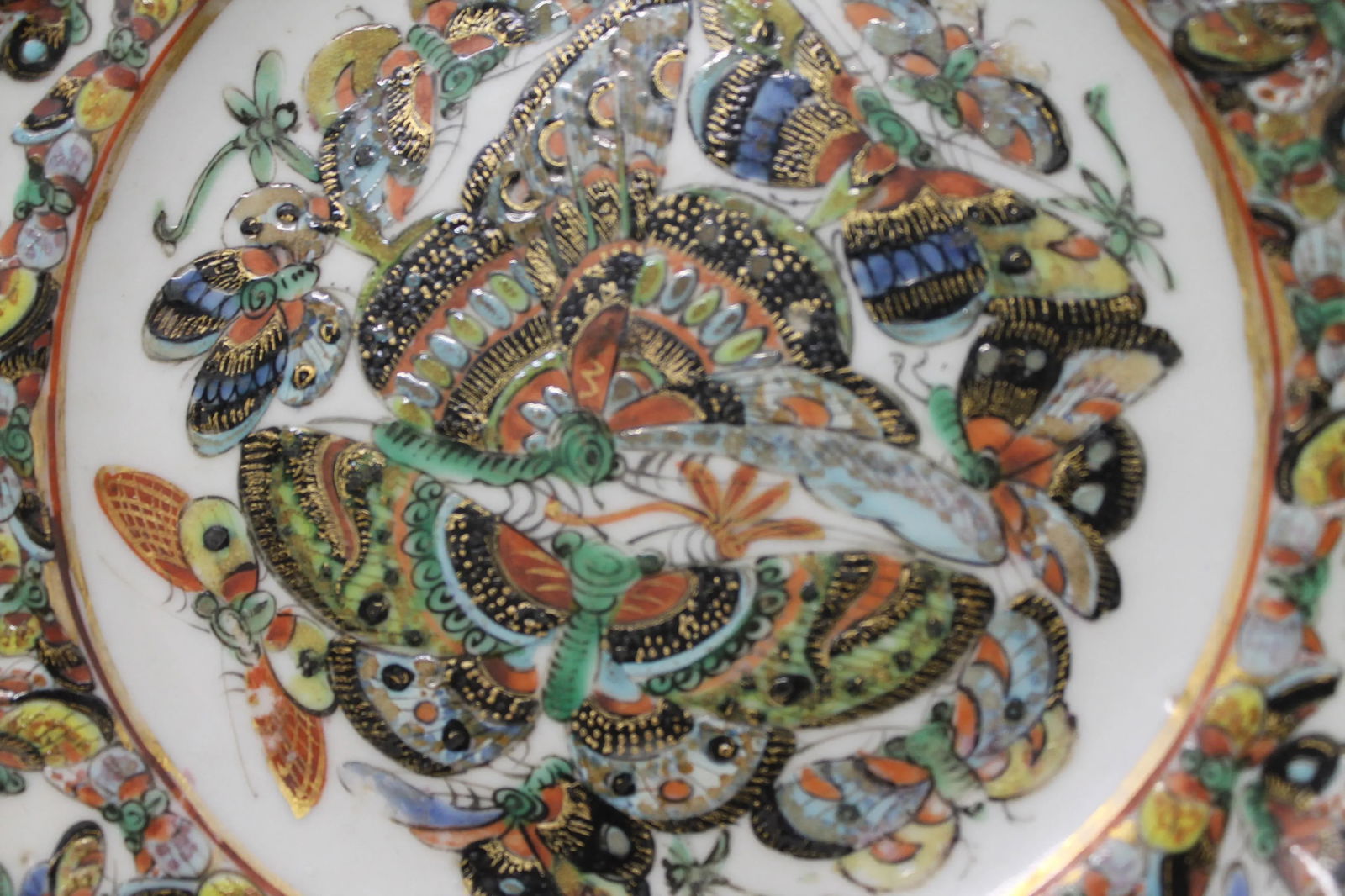 19th-Century Chinese Export Porcelain Plates in the Popular "Thousand Butterfly" - 6