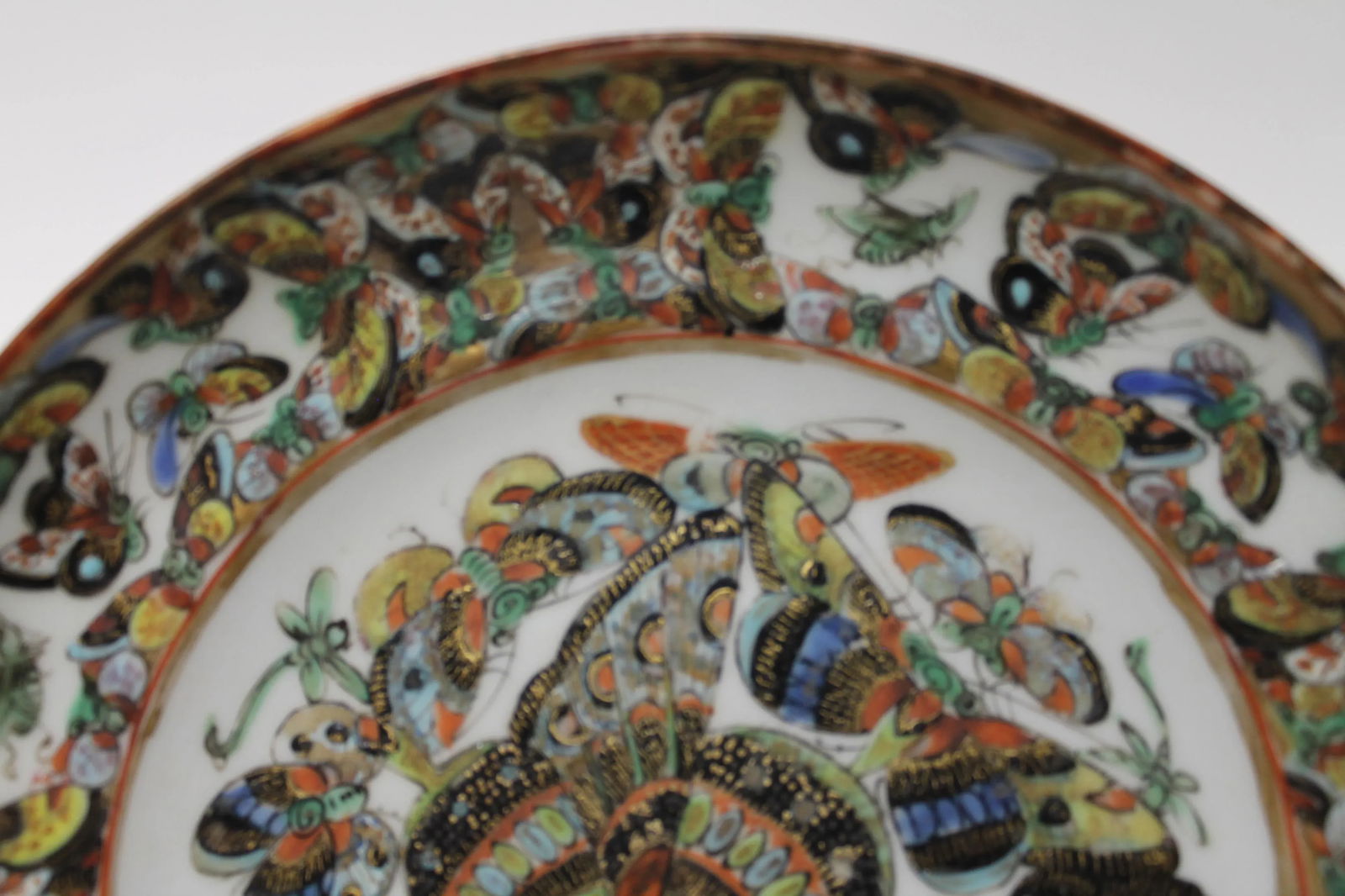 19th-Century Chinese Export Porcelain Plates in the Popular "Thousand Butterfly" - 7