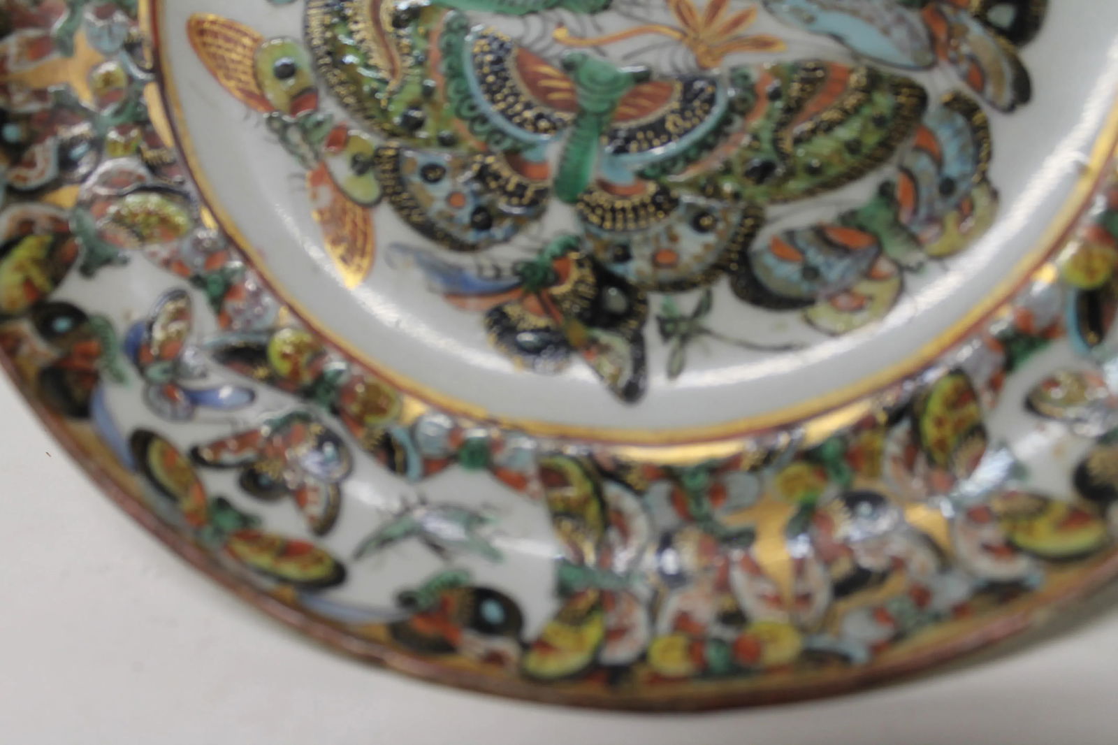 19th-Century Chinese Export Porcelain Plates in the Popular "Thousand Butterfly" - 8