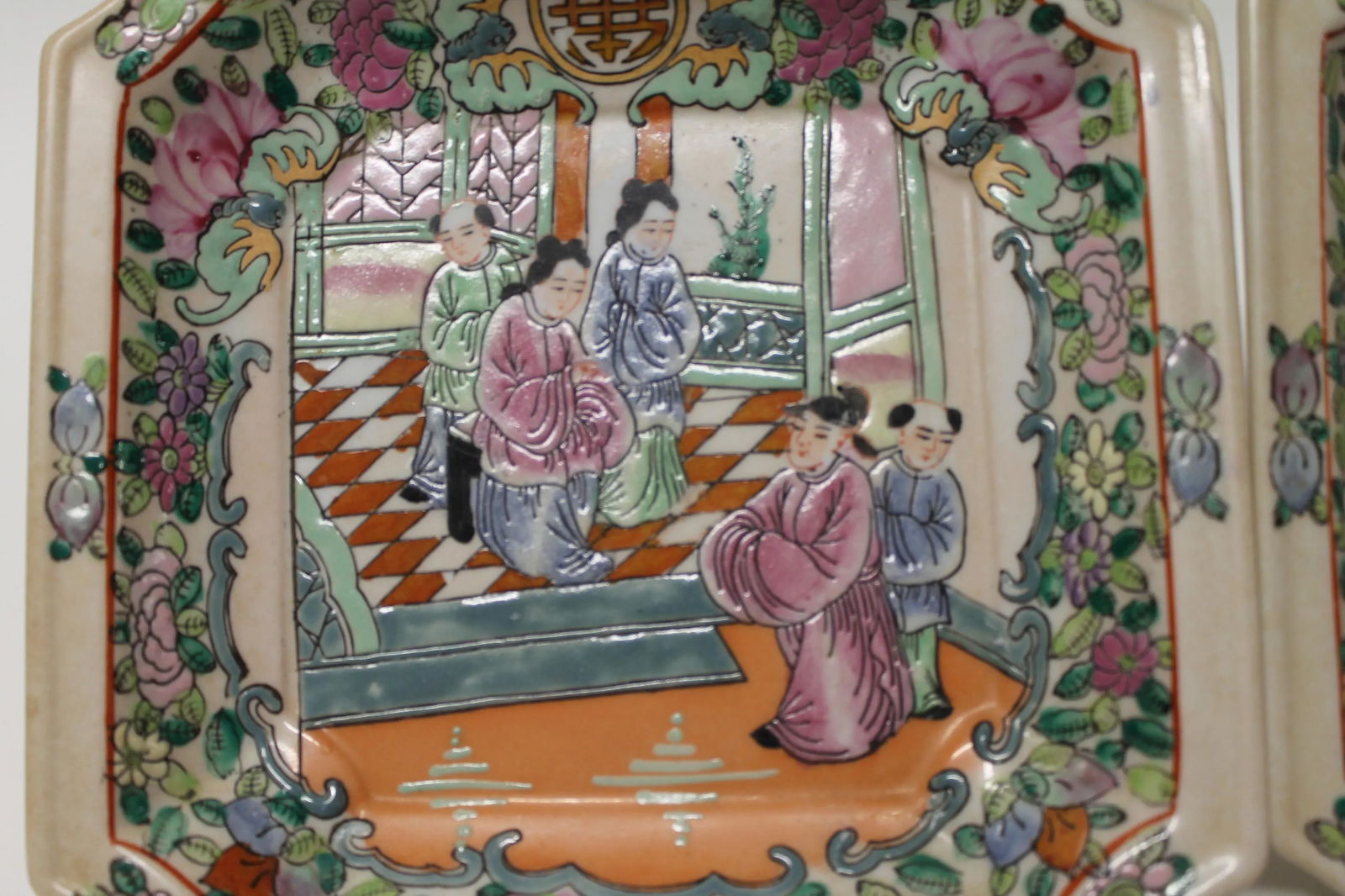 Pair of 19th Century Octagonal Trays or Shallow Bowls in the Famille Rose - 3