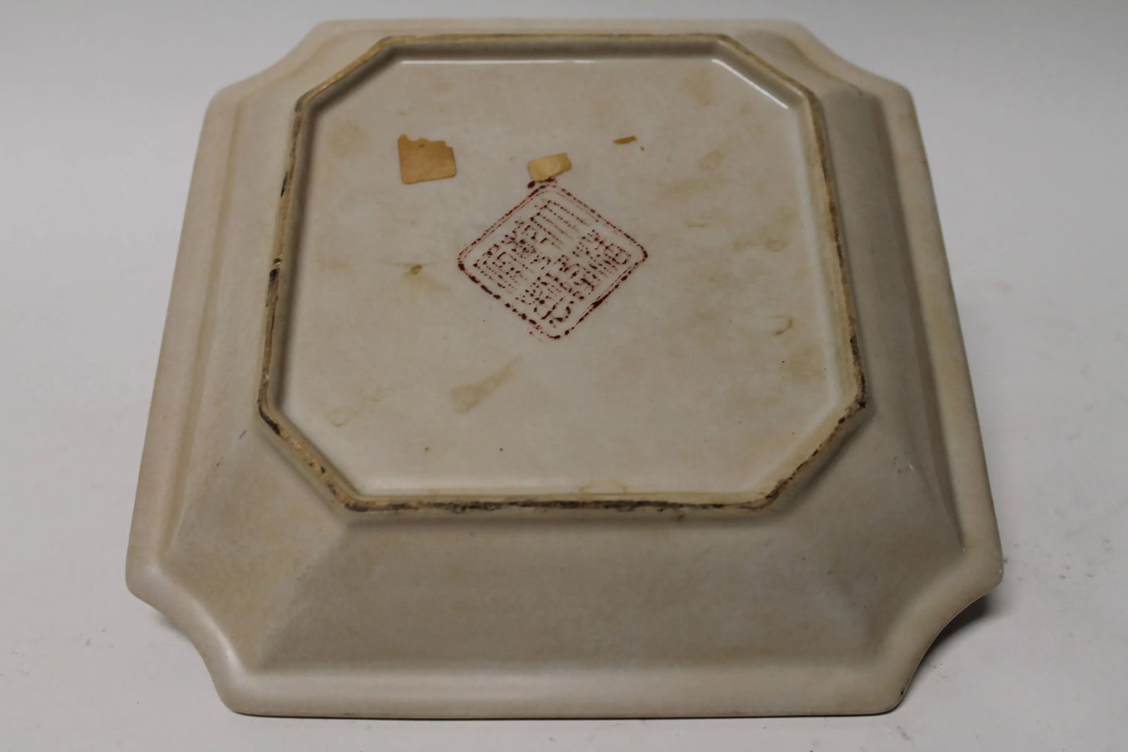 Pair of 19th Century Octagonal Trays or Shallow Bowls in the Famille Rose - 5