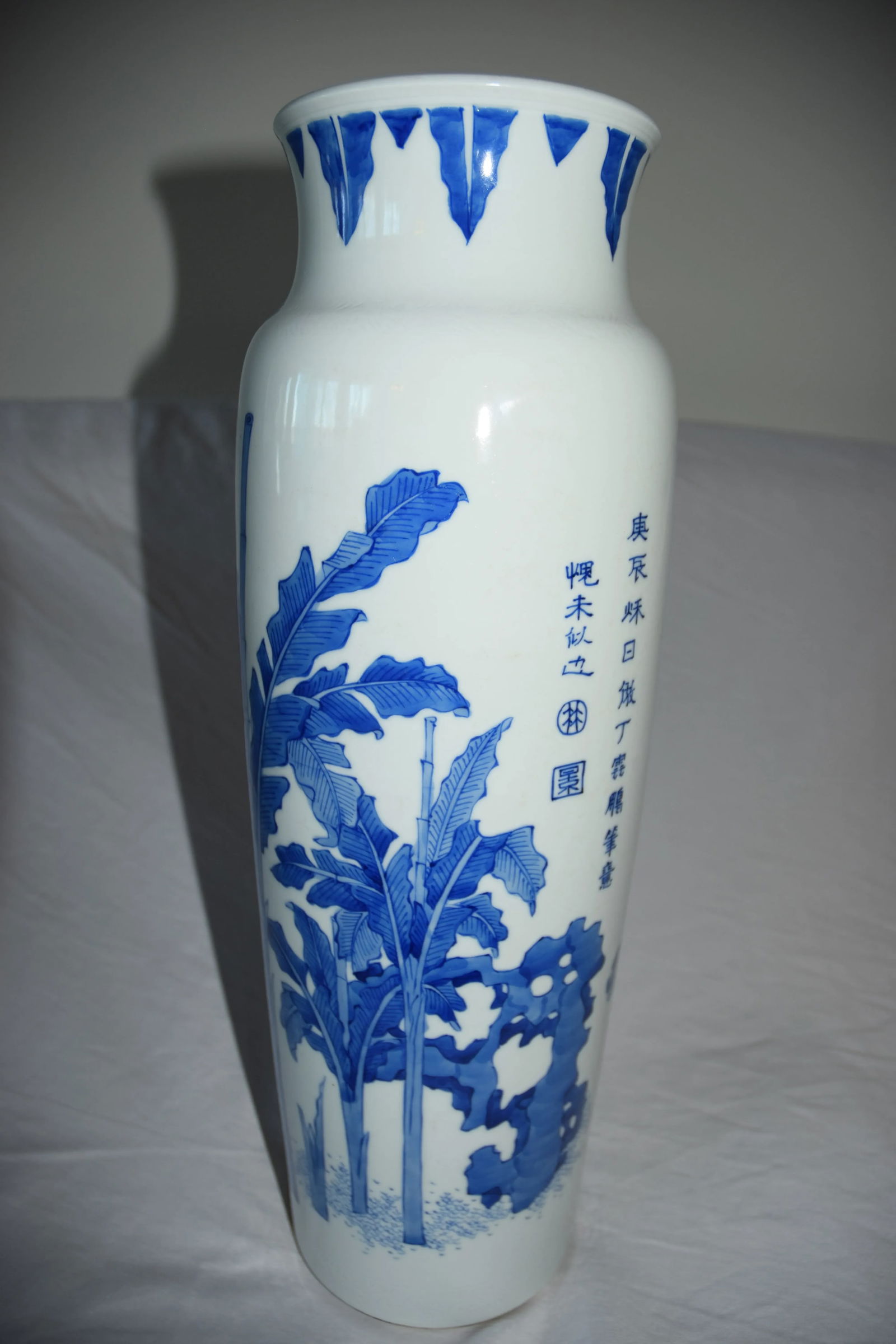 19th Century Chinese Blue and White Porcelain Vase - 7