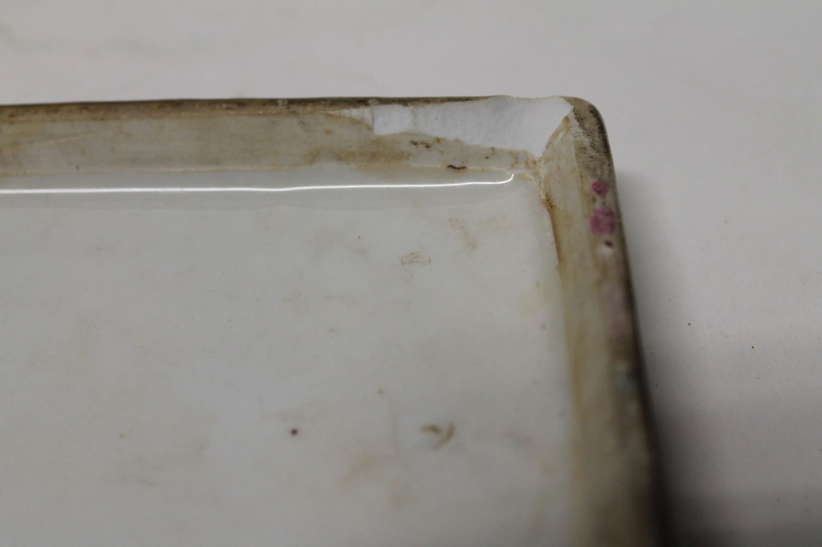 17th Century Chinese Porcelain Covered Box With Figural Decoration - 4