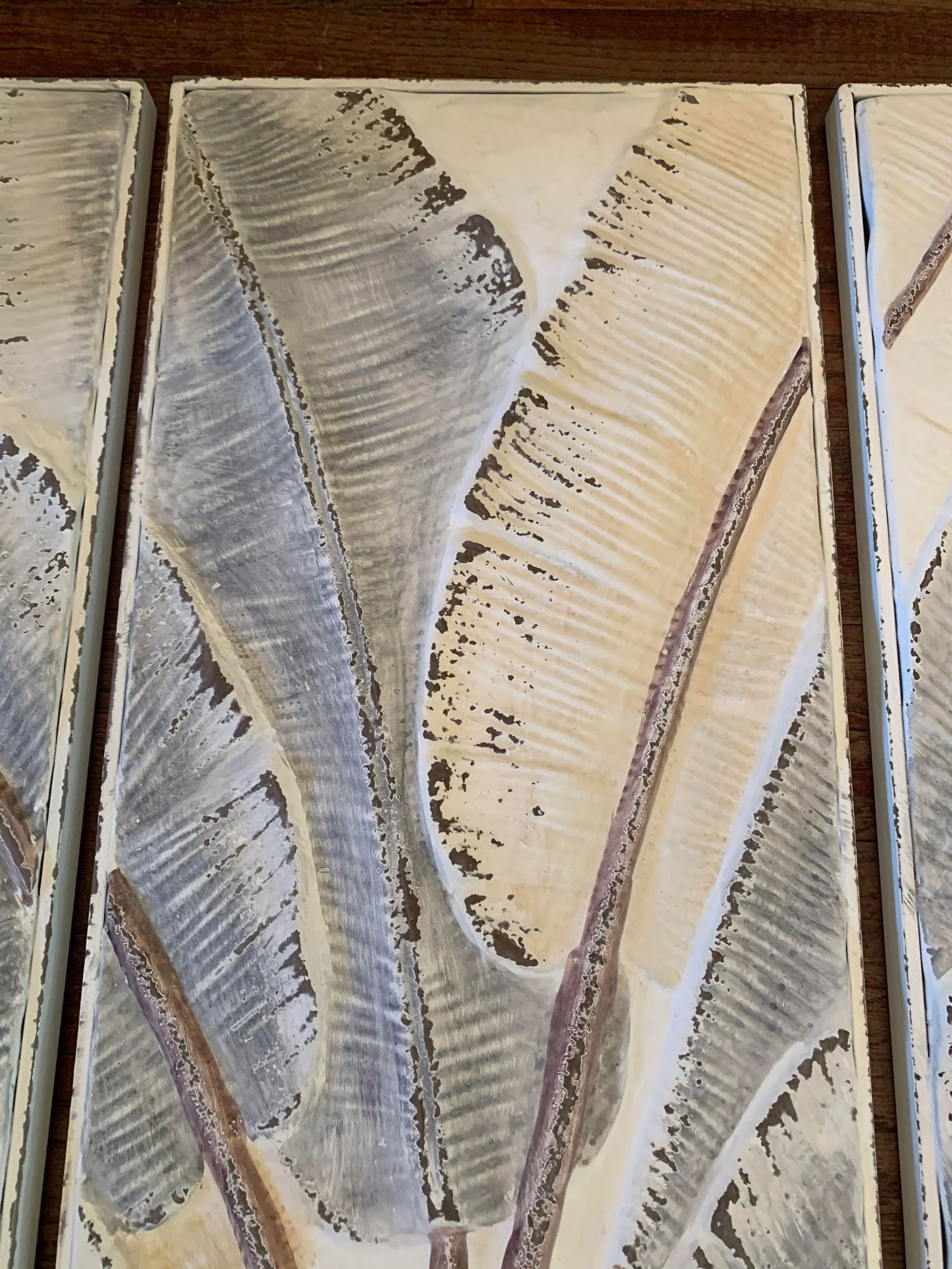 Large Fanning Banana Leaves Painted and Pressed Tin Triptych by Kalalou - 3 Pieces - 5