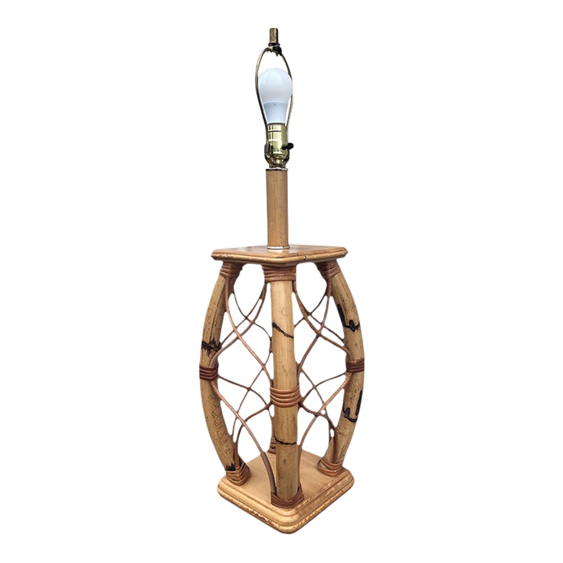 Vintage Mid Century Modern Rattan Bentwood Table Lamp: Mid Century Modern bamboo and rattan table lamp Bentwood bamboo struts are connected with decorative crossed, pencil bamboo secured with rattan wrapping. Square maple, top and base rounded corners, tr