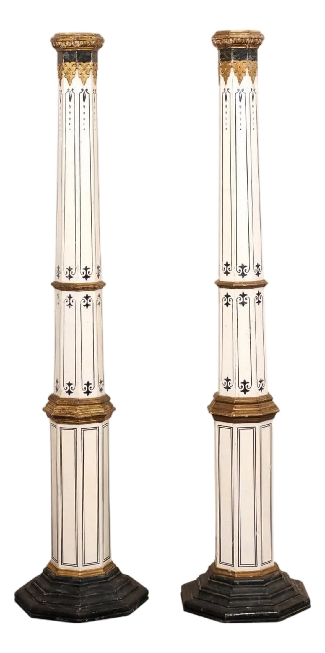 Spanish Tall Pair of Early 20th Century Columns: A Spanish pair of tapering, painted wood columns from the early 20th century. This tall pair of antique pillars from Spain, each with a hand-painted, decorative finish, have octagonal-shaped and taper