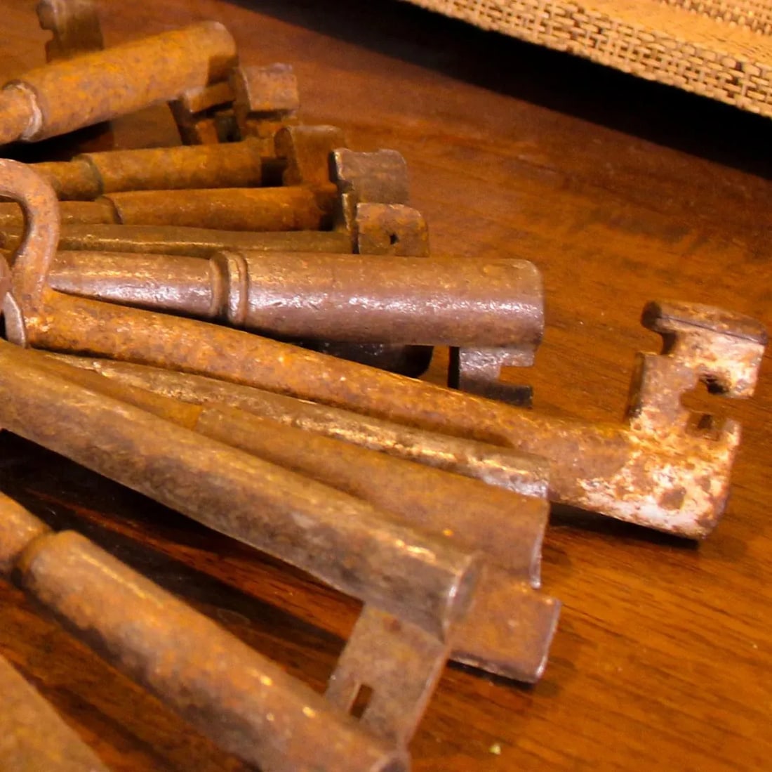 18th Century Vintage Keys With Ring - 28 Pieces - 2