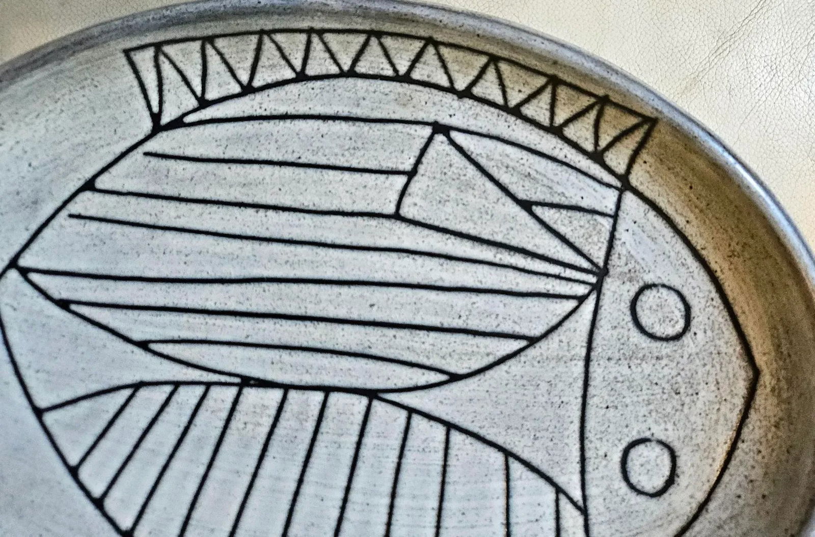 Mid-Century Modern Jacques Pouchain Large Oval Platter With Stylized Fish Motif - 3