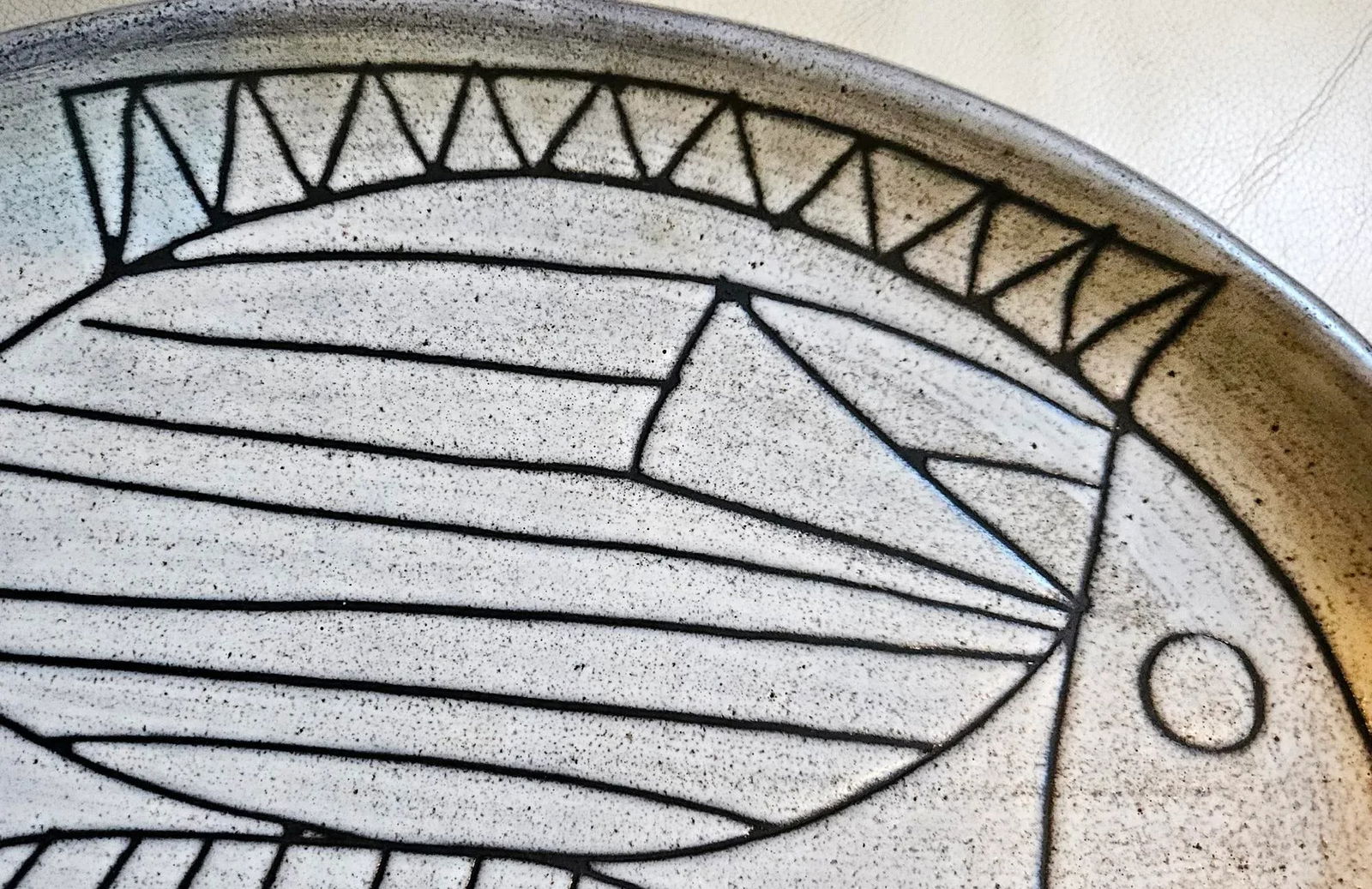 Mid-Century Modern Jacques Pouchain Large Oval Platter With Stylized Fish Motif - 4