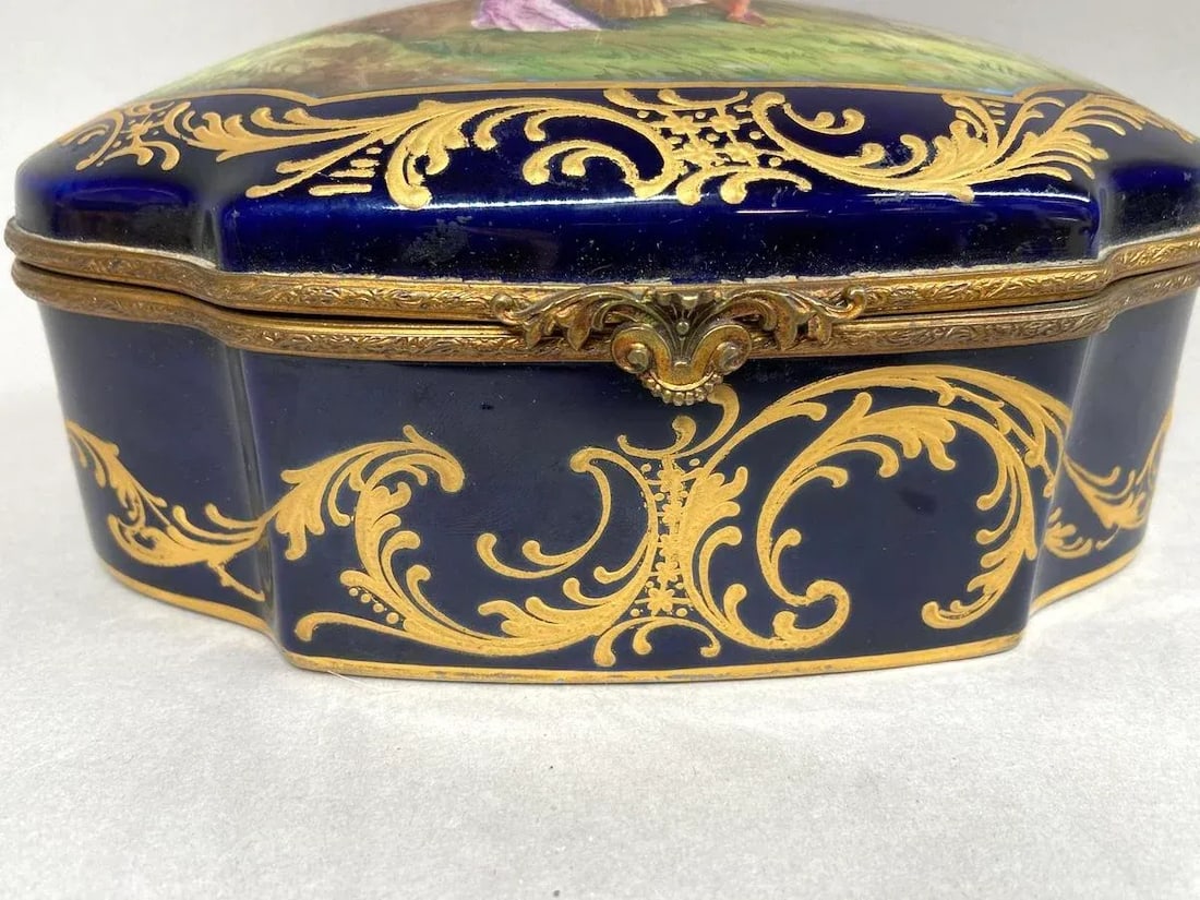 1880 French Sevres Blue Porcelain Gold Gilt Romantic Box - 11